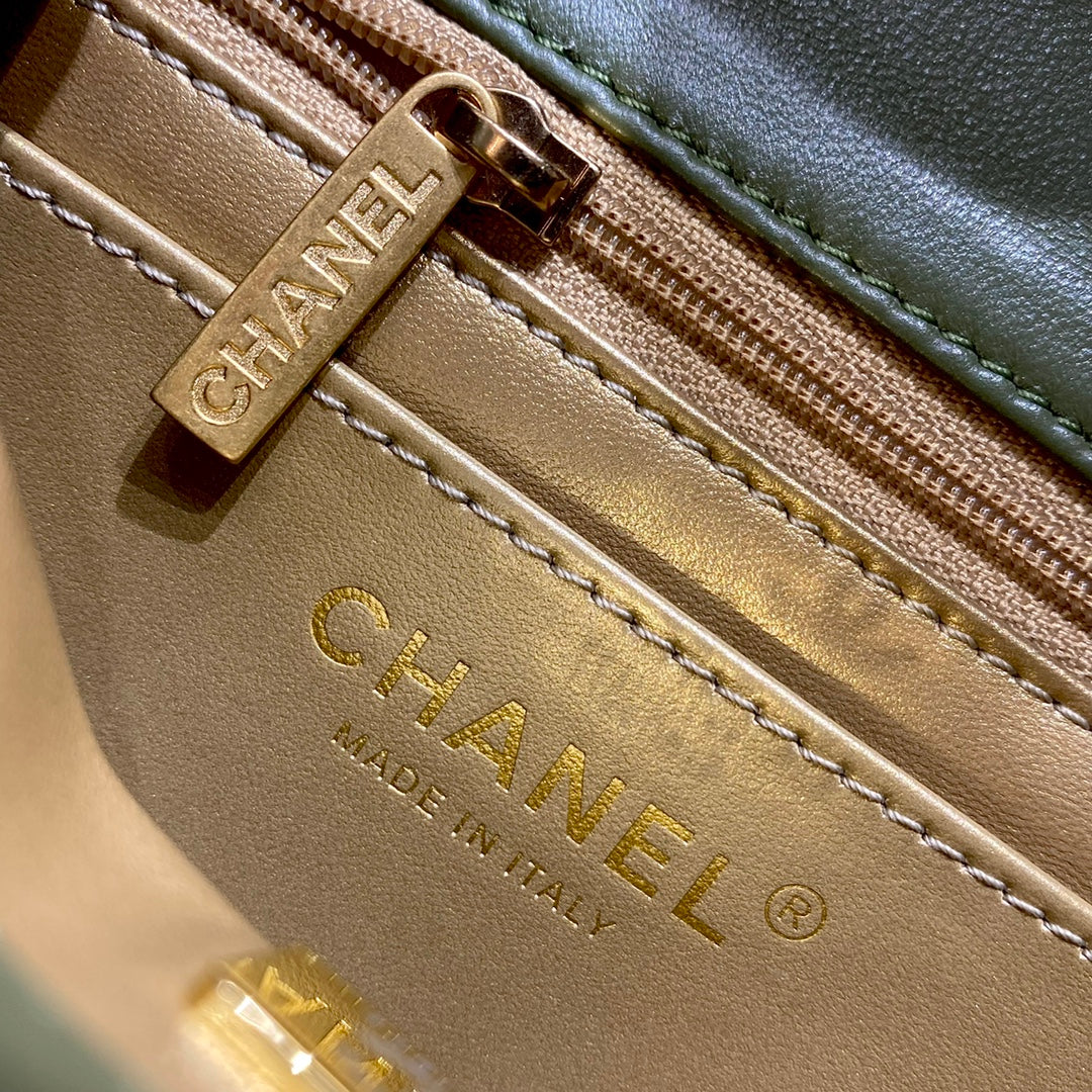 CH CF20 Golden Globe CLASSIC HANDBAG Lambskin Cuban Green
