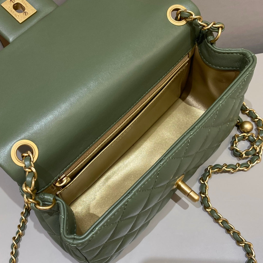 CH CF20 Golden Globe CLASSIC HANDBAG Lambskin Cuban Green