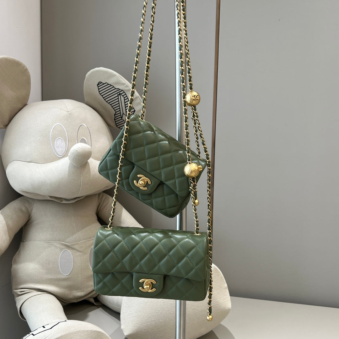 CH CF20 Golden Globe CLASSIC HANDBAG Lambskin Cuban Green