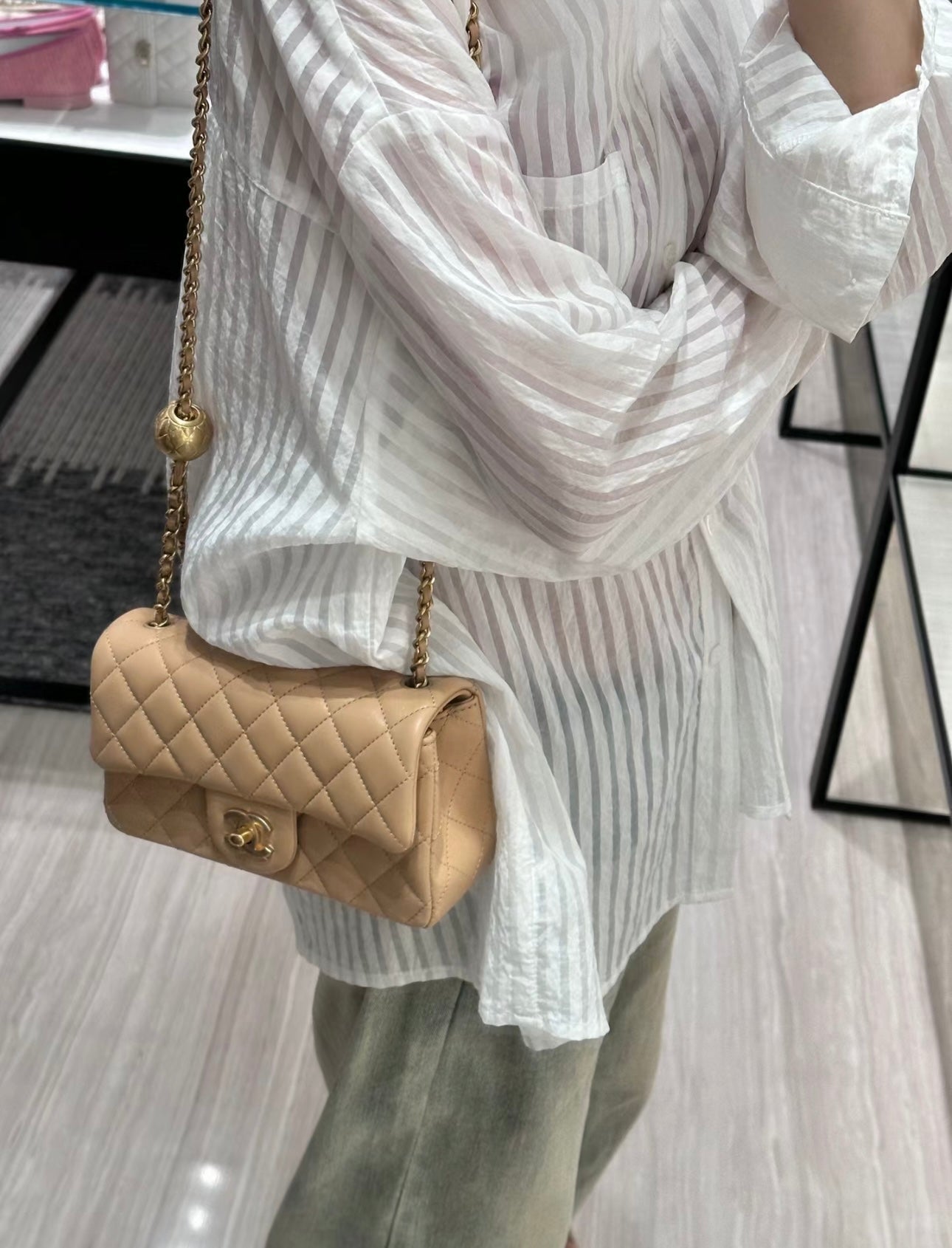 CH CF20 Golden Globe CLASSIC HANDBAG Lambskin Milk tea color