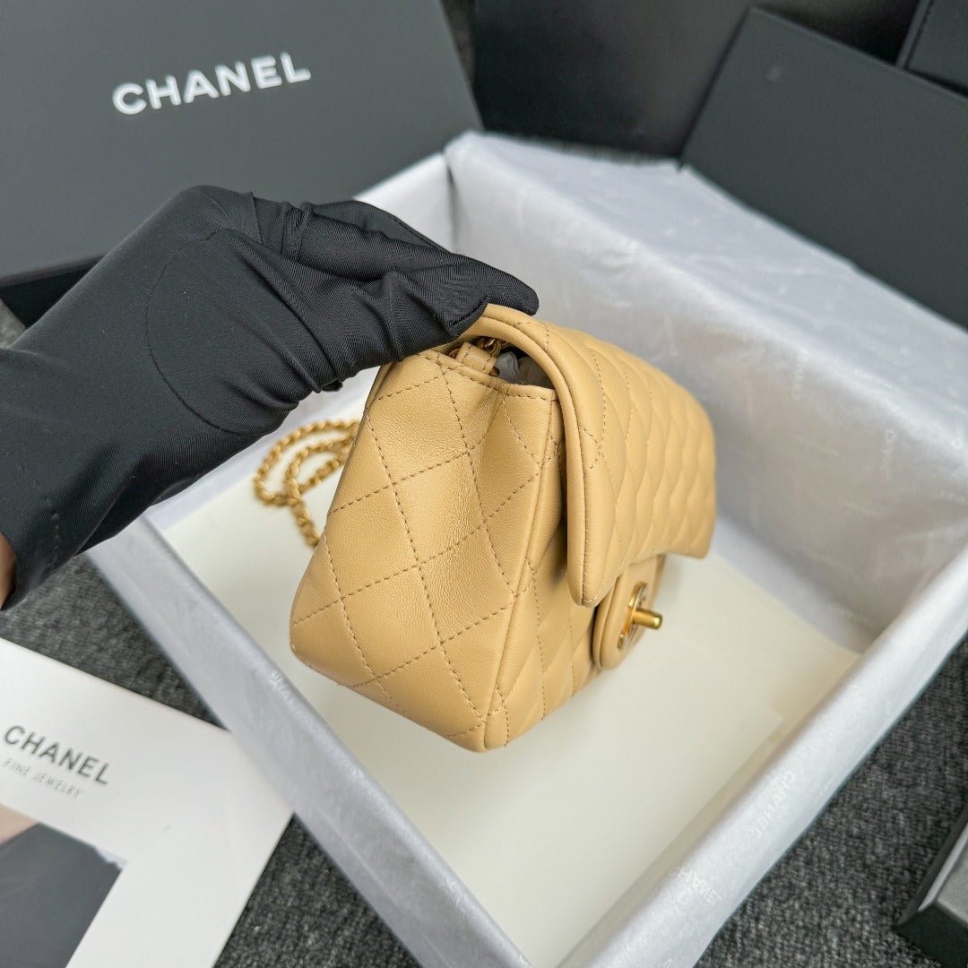 CH CF20 Golden Globe CLASSIC HANDBAG Lambskin Milk tea color