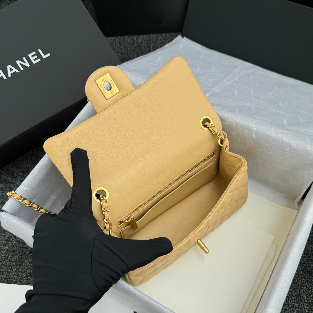 CH CF20 Golden Globe CLASSIC HANDBAG Lambskin Milk tea color