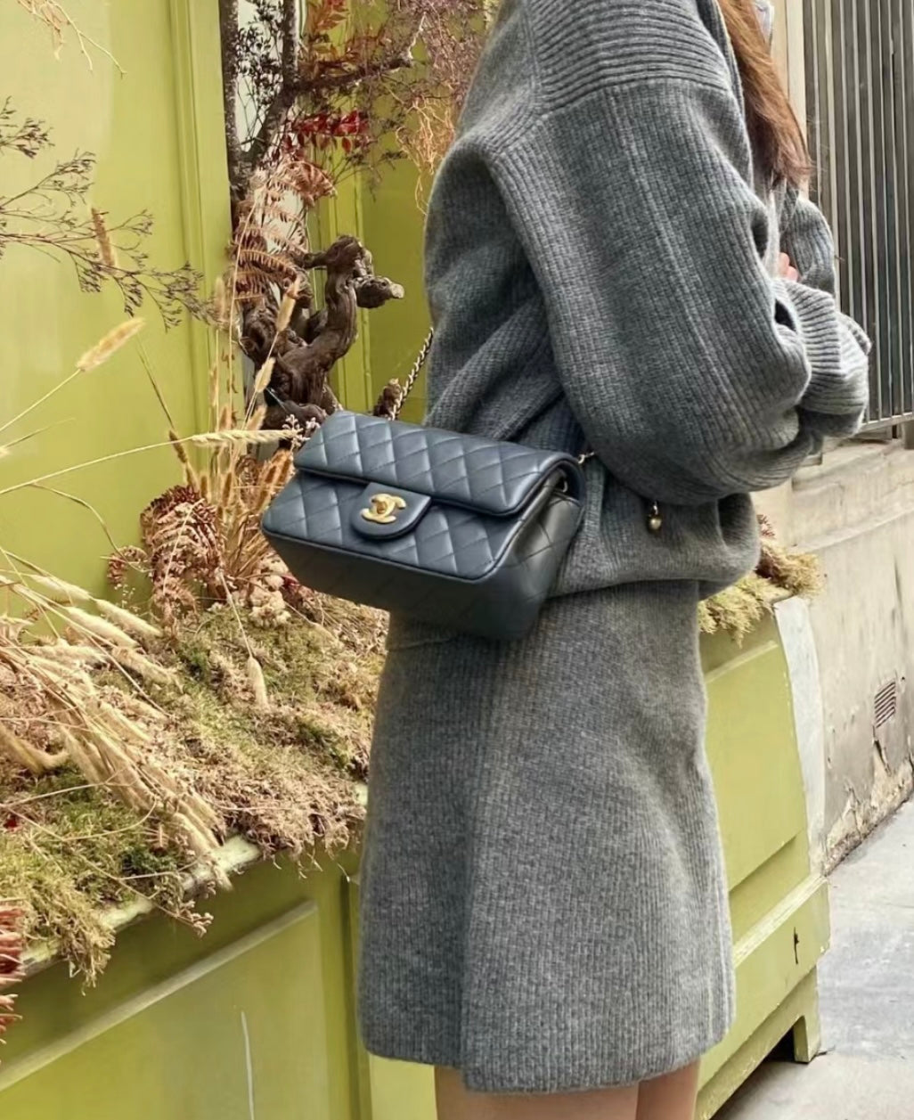 CH CF20 Golden Globe CLASSIC HANDBAG Lambskin Dark Gray