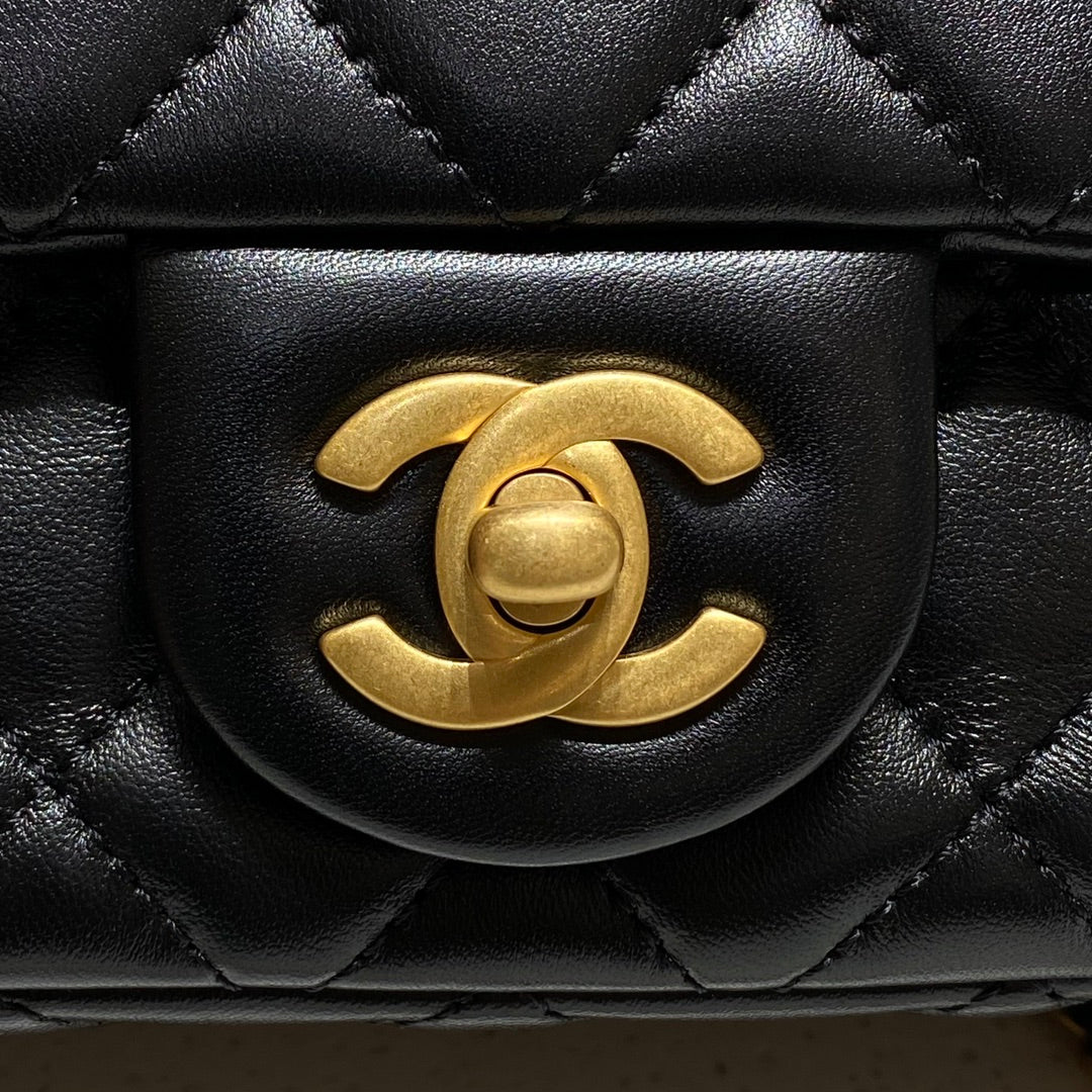 CH CF20 Golden Globe CLASSIC HANDBAG Lambskin Black