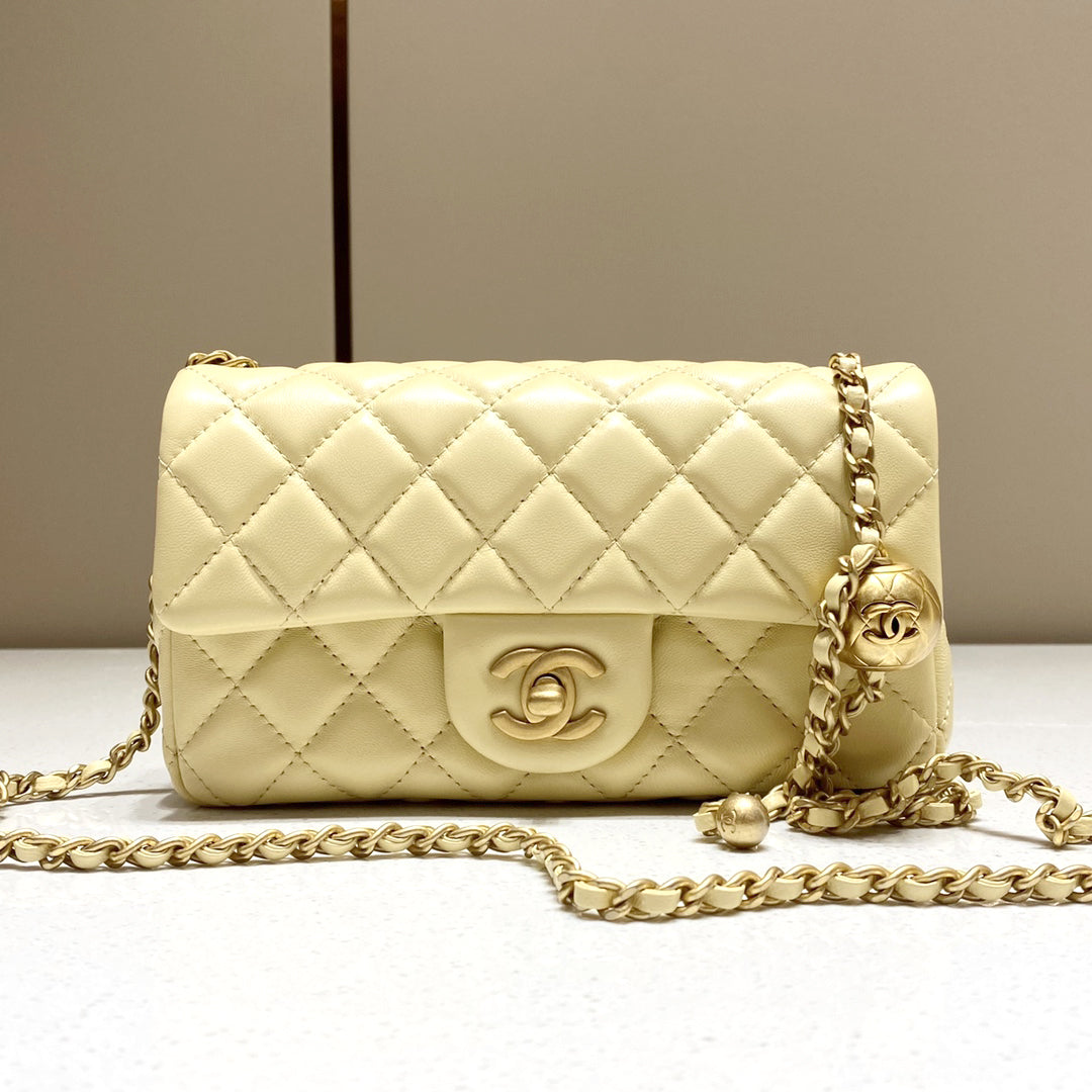 CH CF20 Golden Globe CLASSIC HANDBAG Lambskin Light yellow