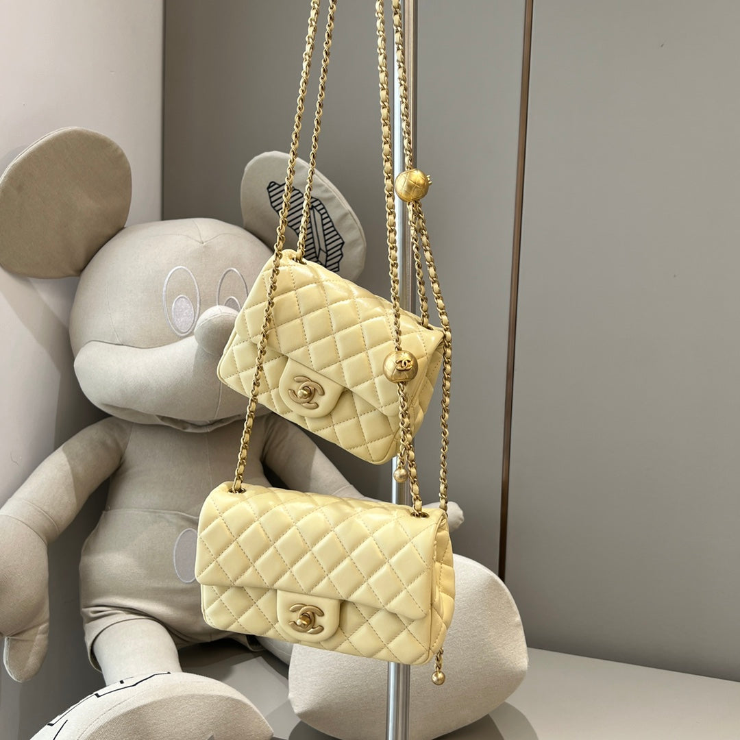 CH CF20 Golden Globe CLASSIC HANDBAG Lambskin Light yellow