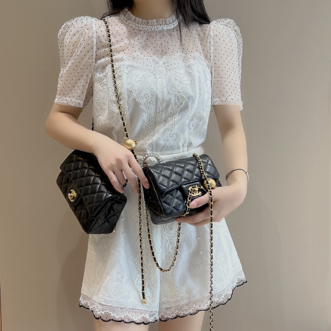 CH CF20 Golden Globe CLASSIC HANDBAG Lambskin Black