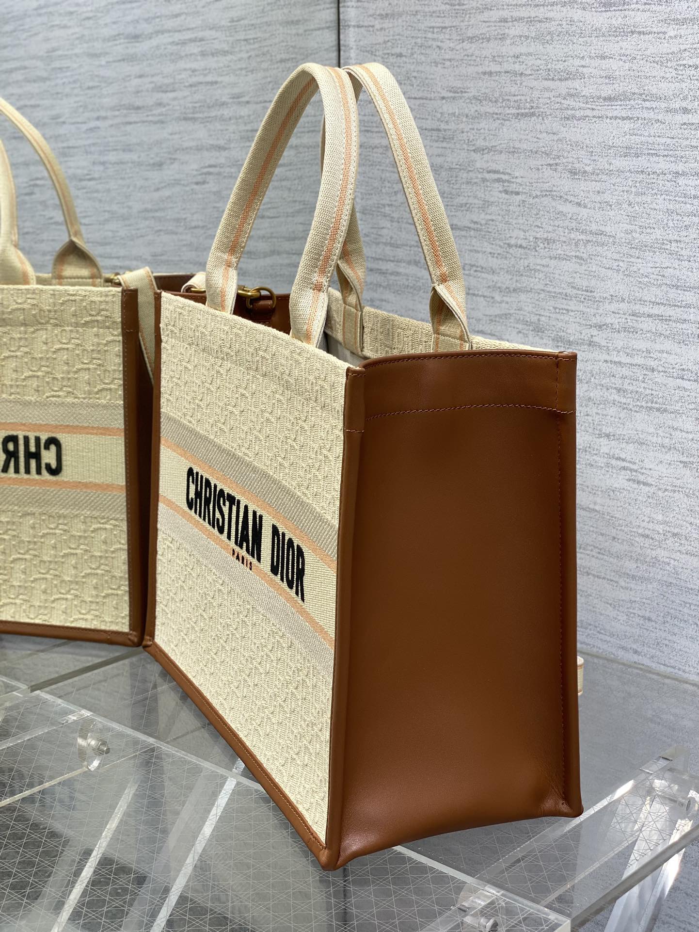 DO Book Tote Bag Beige Oblique Embroidered Raffia and Camel Calfskin