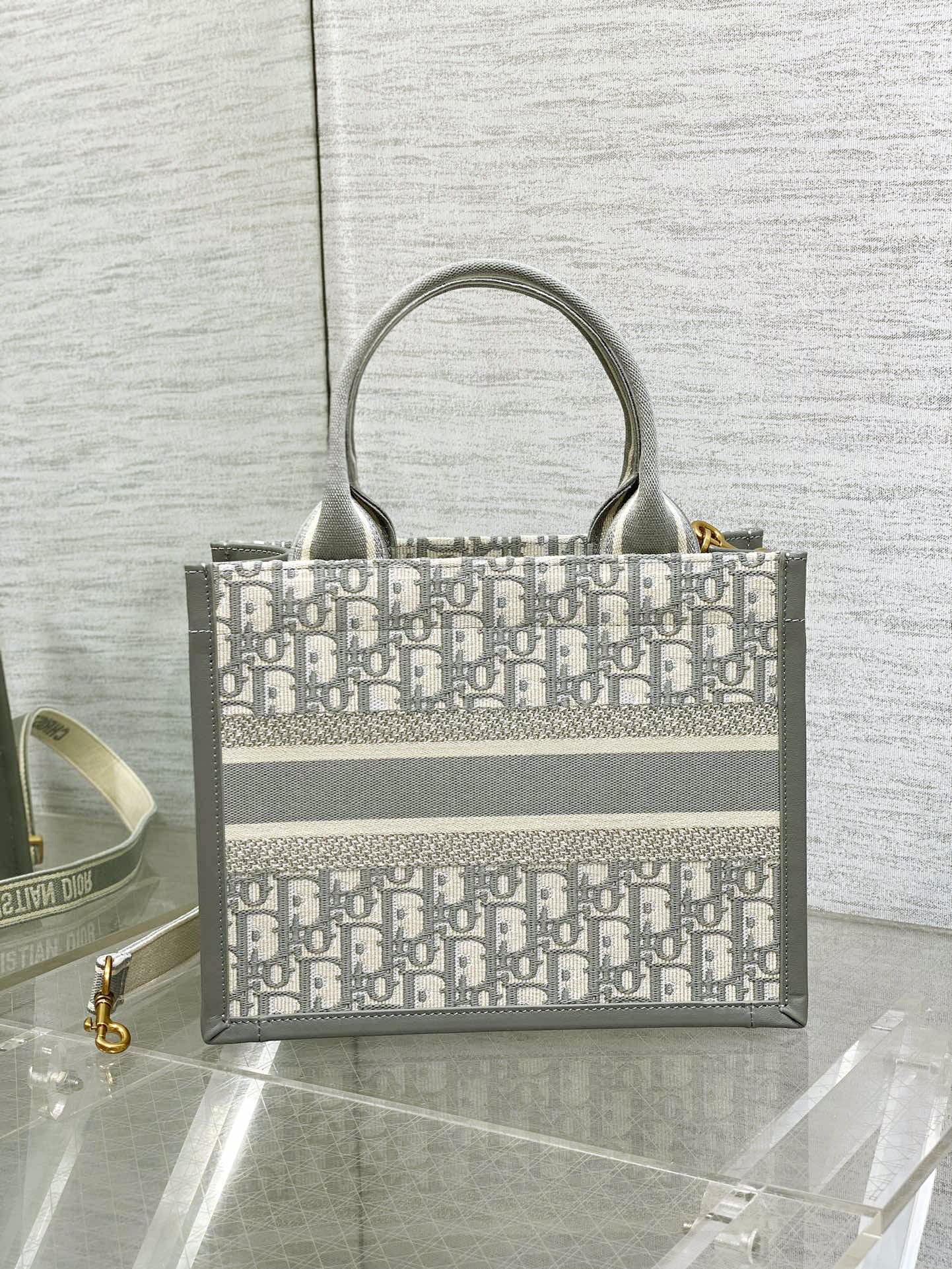 DO Medium Book Tote Gray Dior Oblique Embroidery and Calfskin