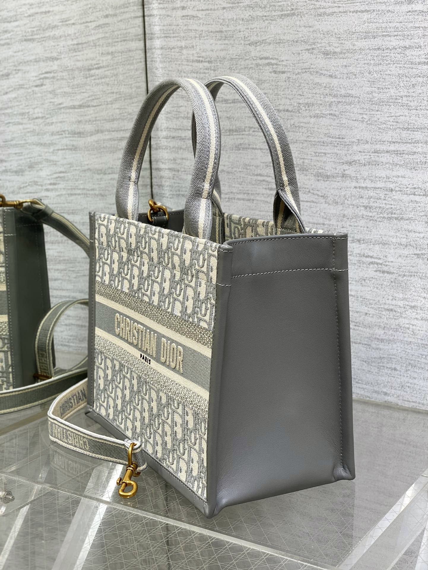 DO Medium Book Tote Gray Dior Oblique Embroidery and Calfskin