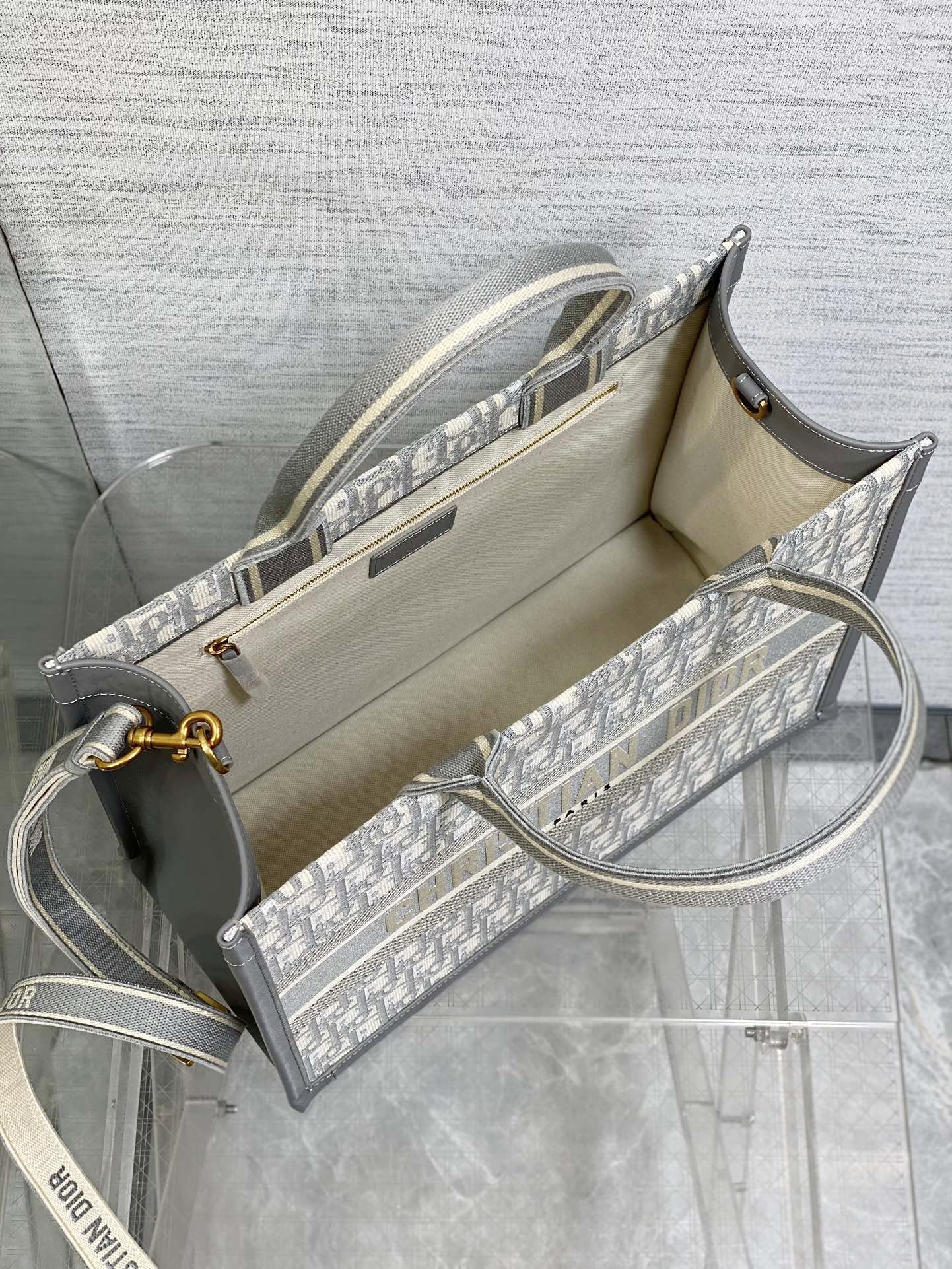 DO Medium Book Tote Gray Dior Oblique Embroidery and Calfskin