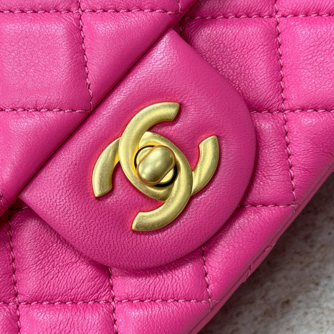 CH CF20 Golden Globe CLASSIC HANDBAG Lambskin Rose Red