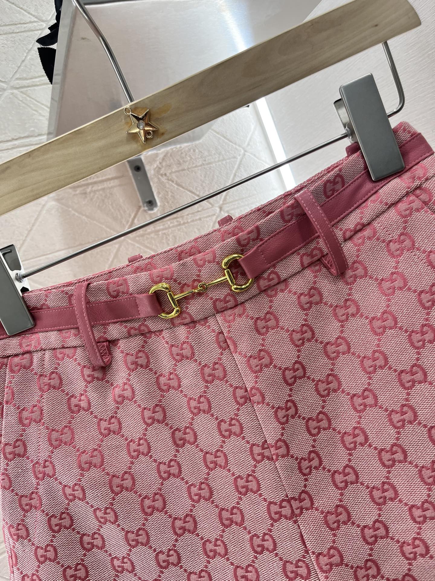 G*♥2025 new products are on sale Horsebit leather belt shorts