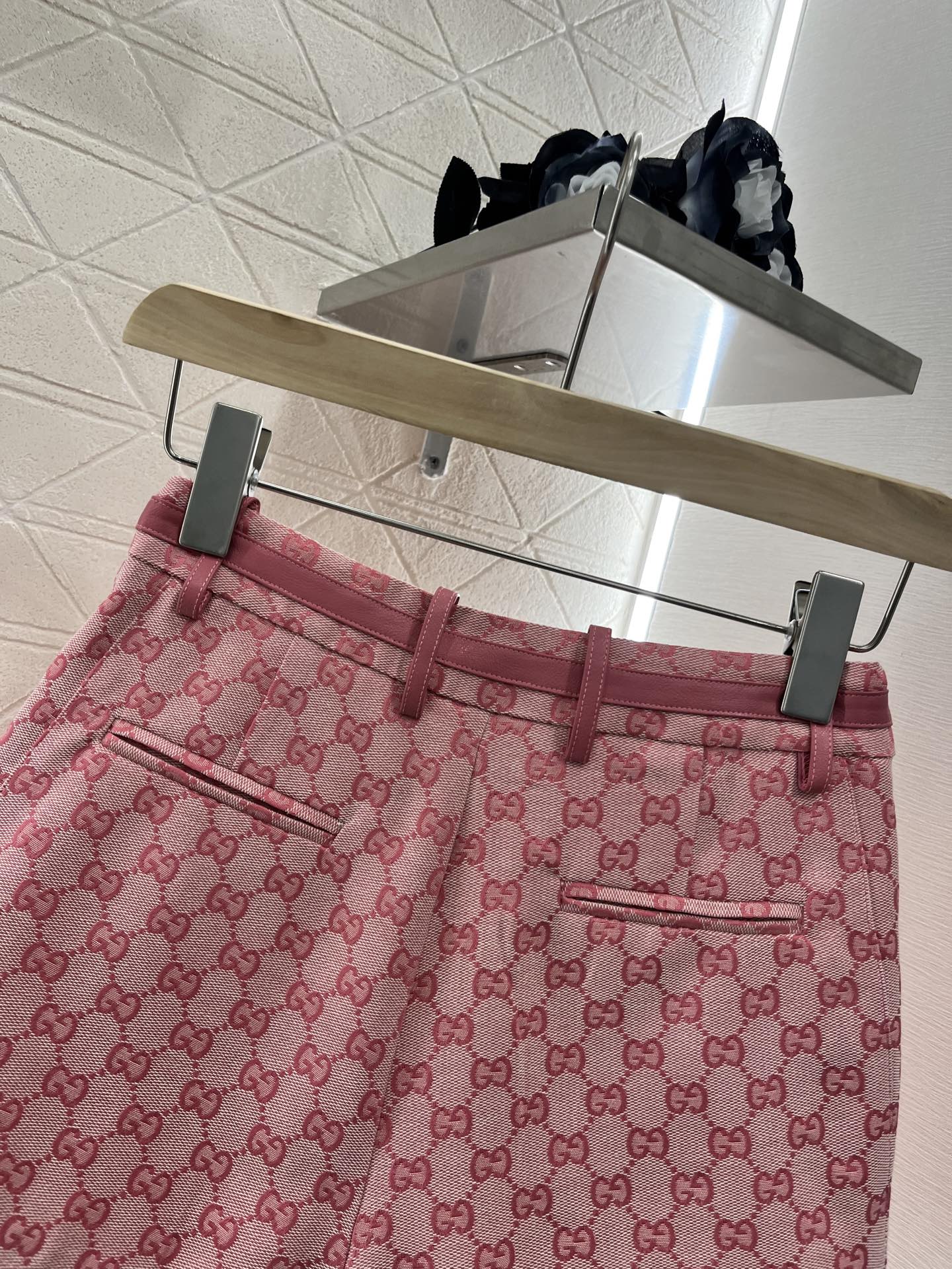 G*♥2025 new products are on sale Horsebit leather belt shorts