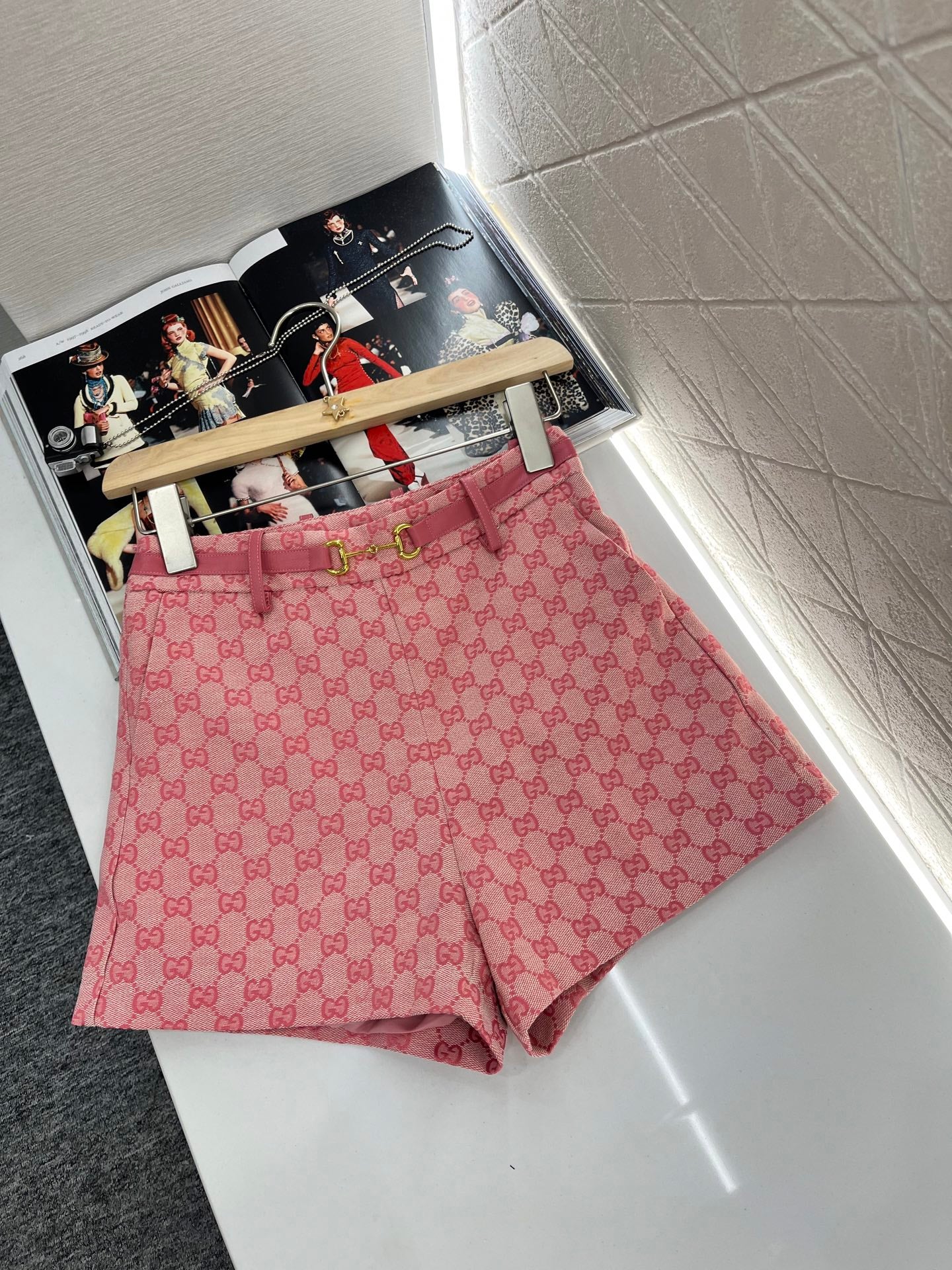 G*♥2025 new products are on sale Horsebit leather belt shorts