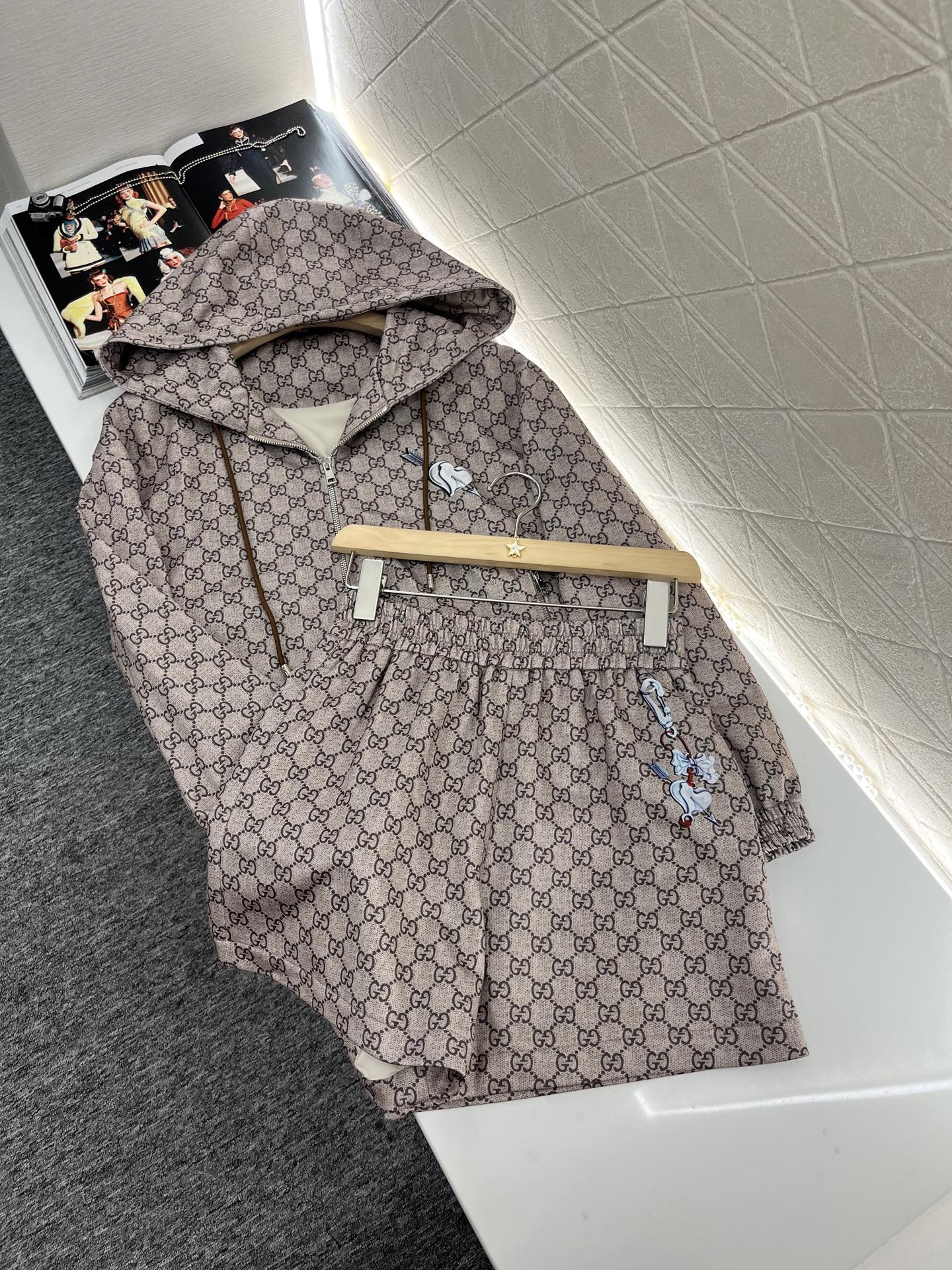 G*♥2025 new products are on sale Hooded printed jacket and shorts set