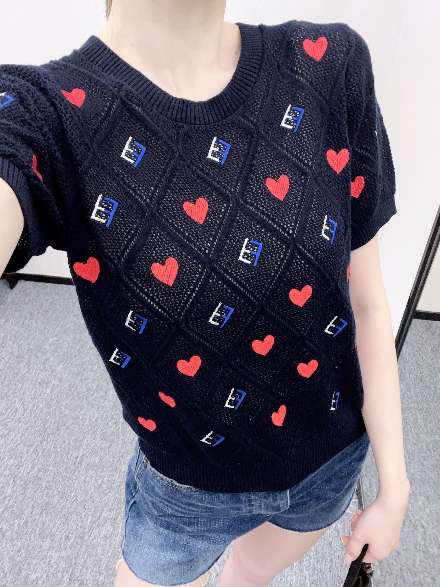 F*♥2025 new product Heart-shaped hollow knitted short sleeves