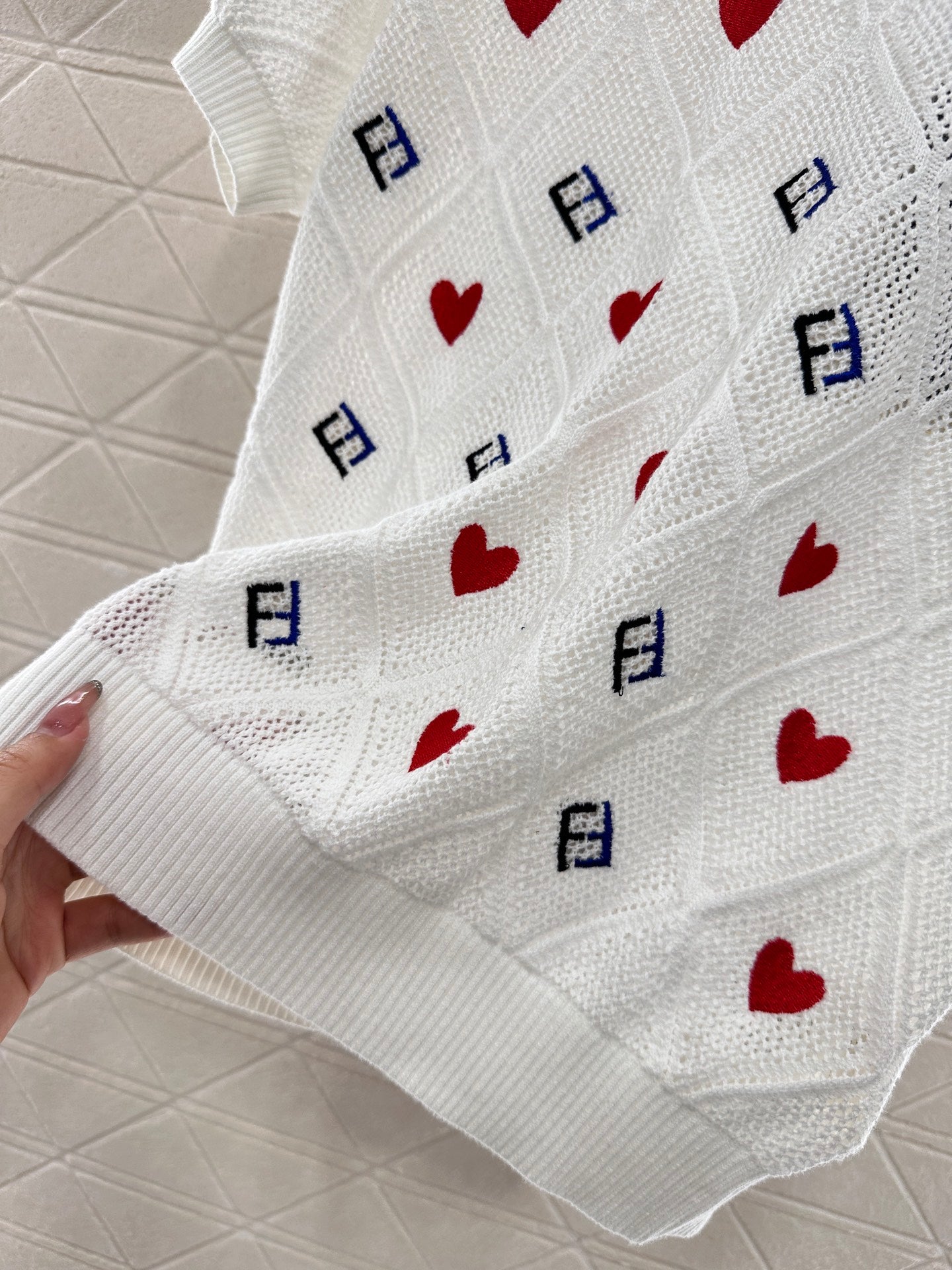 F*♥2025 new product Heart-shaped hollow knitted short sleeves