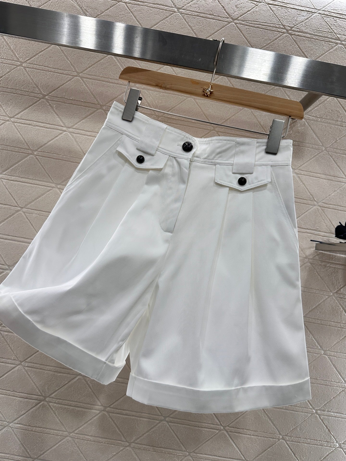 Louis*♥2025 new products Pleated shorts