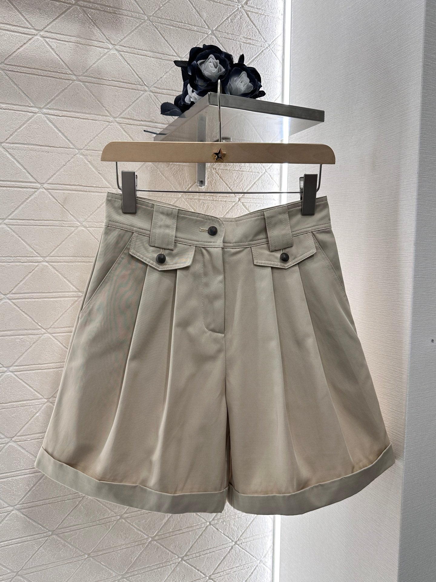 Louis*♥2025 new products Pleated shorts