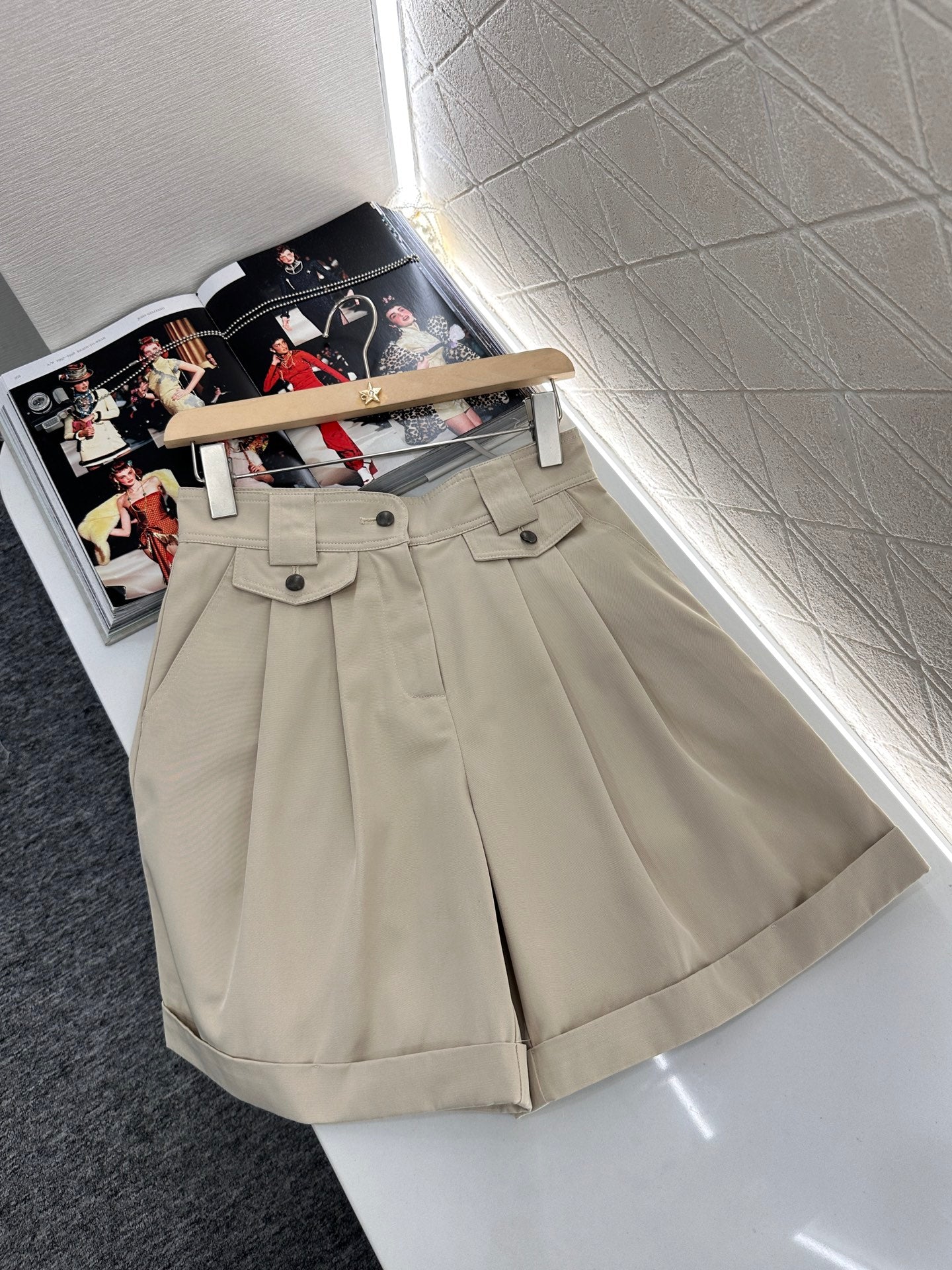 Louis*♥2025 new products Pleated shorts