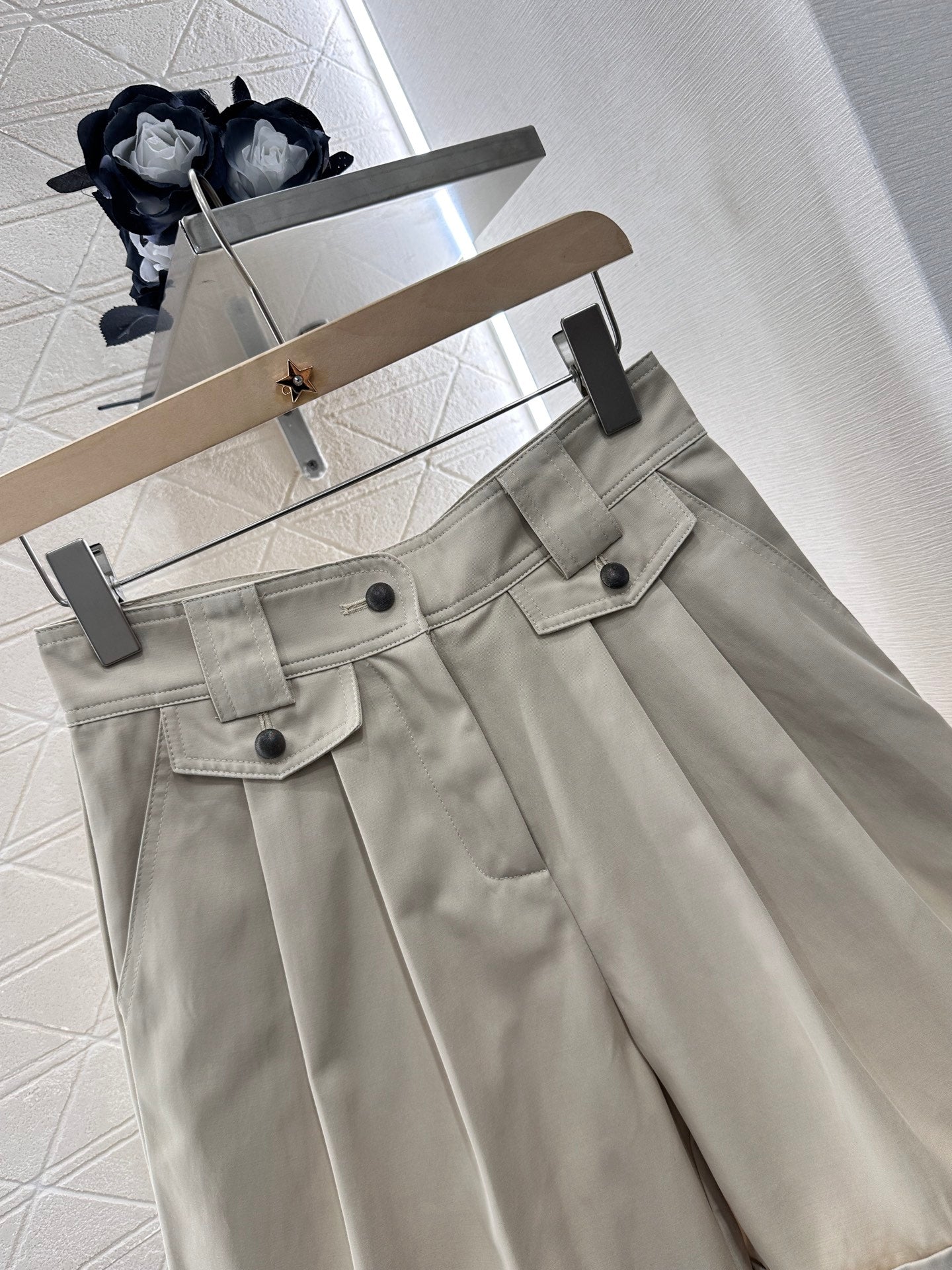 Louis*♥2025 new products Pleated shorts