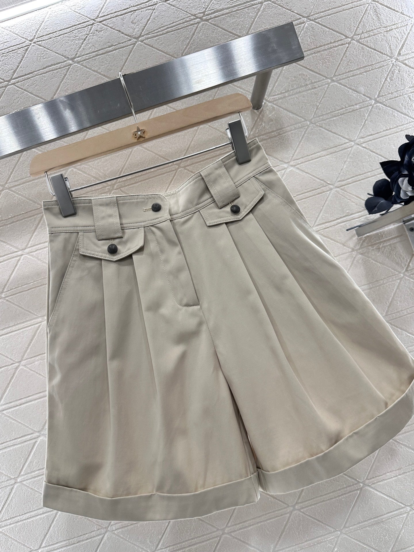 Louis*♥2025 new products Pleated shorts