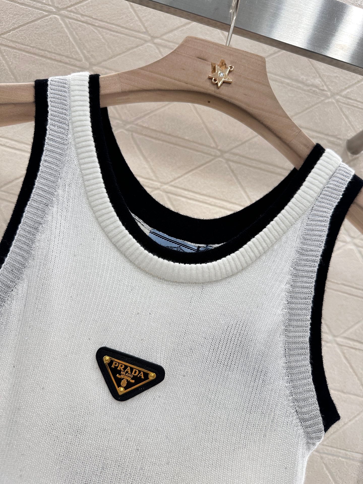 P*♥2025 new product Fake two-piece knitted vest
