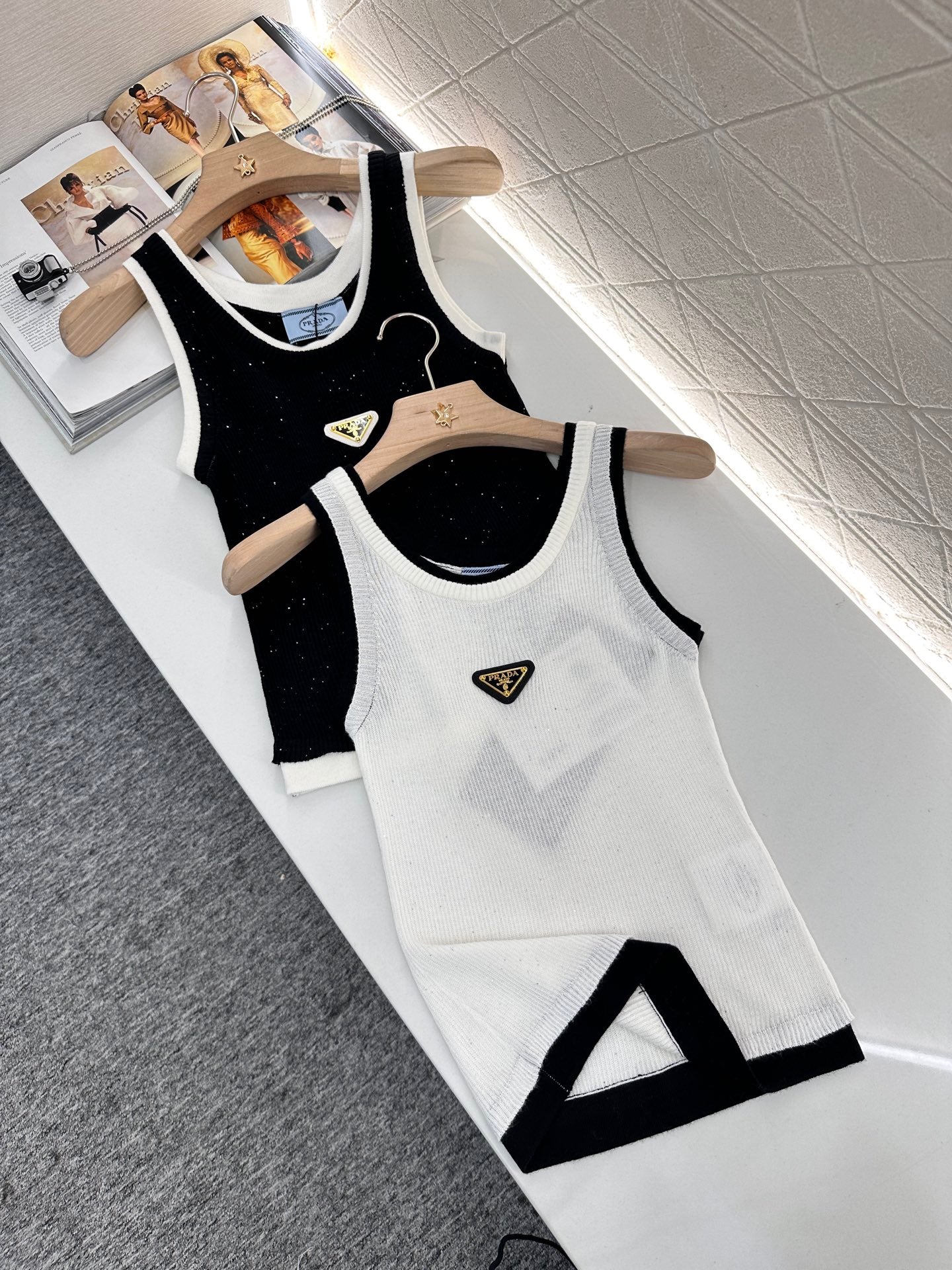 P*♥2025 new product Fake two-piece knitted vest