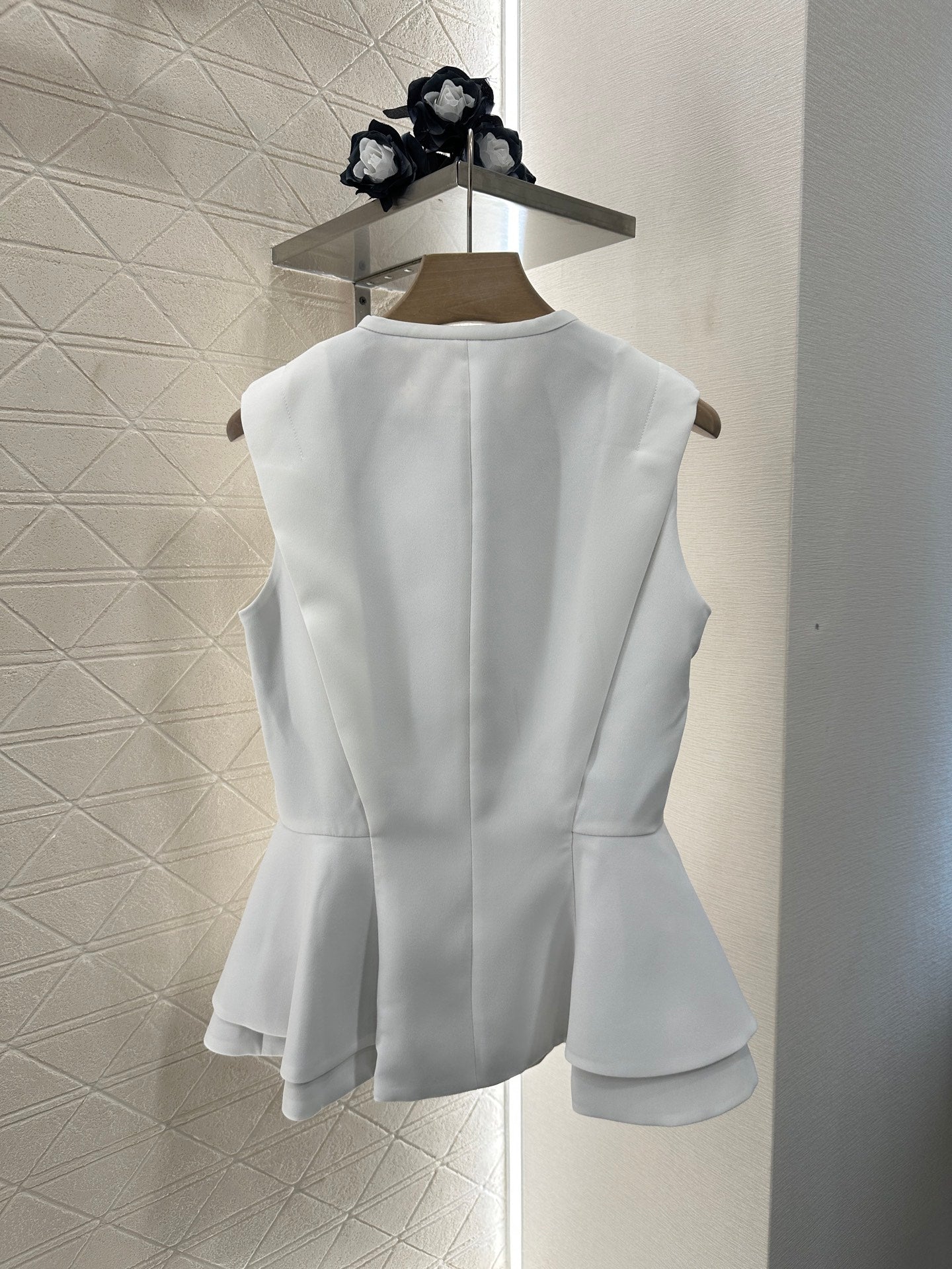 ♥L*♥2025 new product Lace sleeveless top