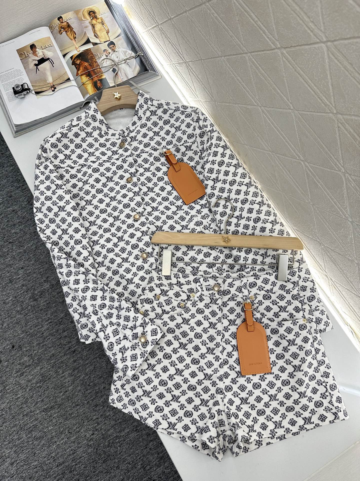 Louis *♥2025 new product Denim jacket and shorts set