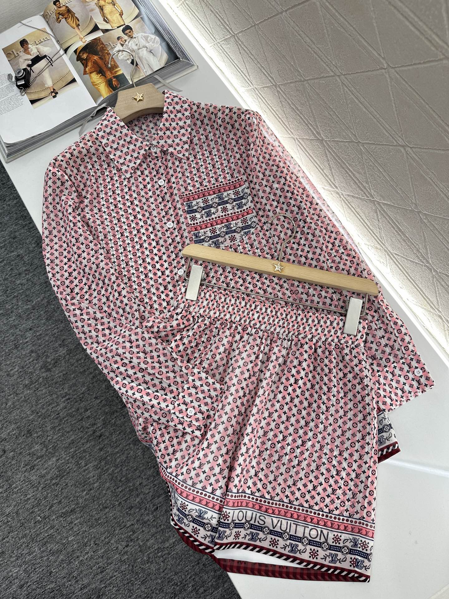 Louis *♥2025 new products Shirt and shorts set