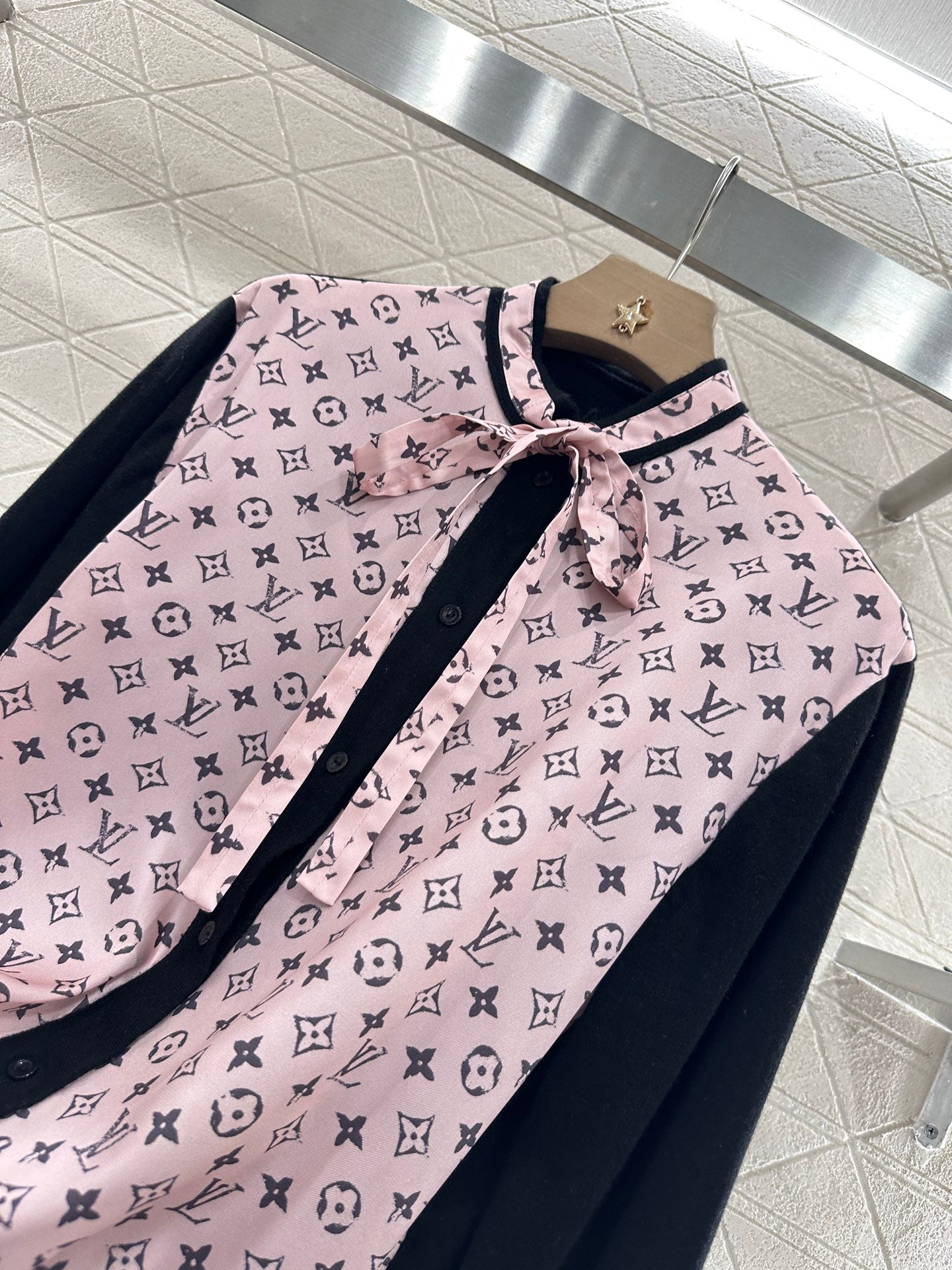 Louis *♥2025 new product Ribbon shirt