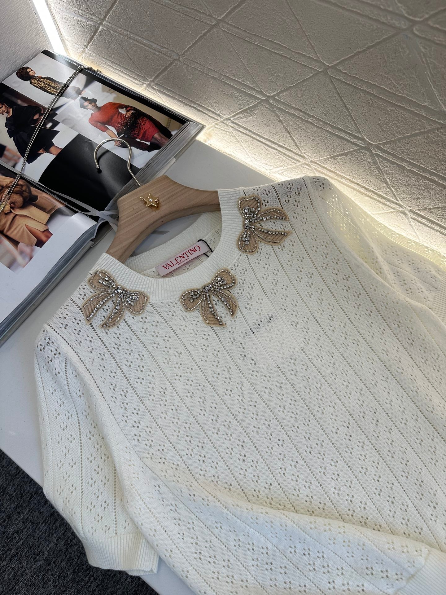 V*♥2025 new product Hollow knit top