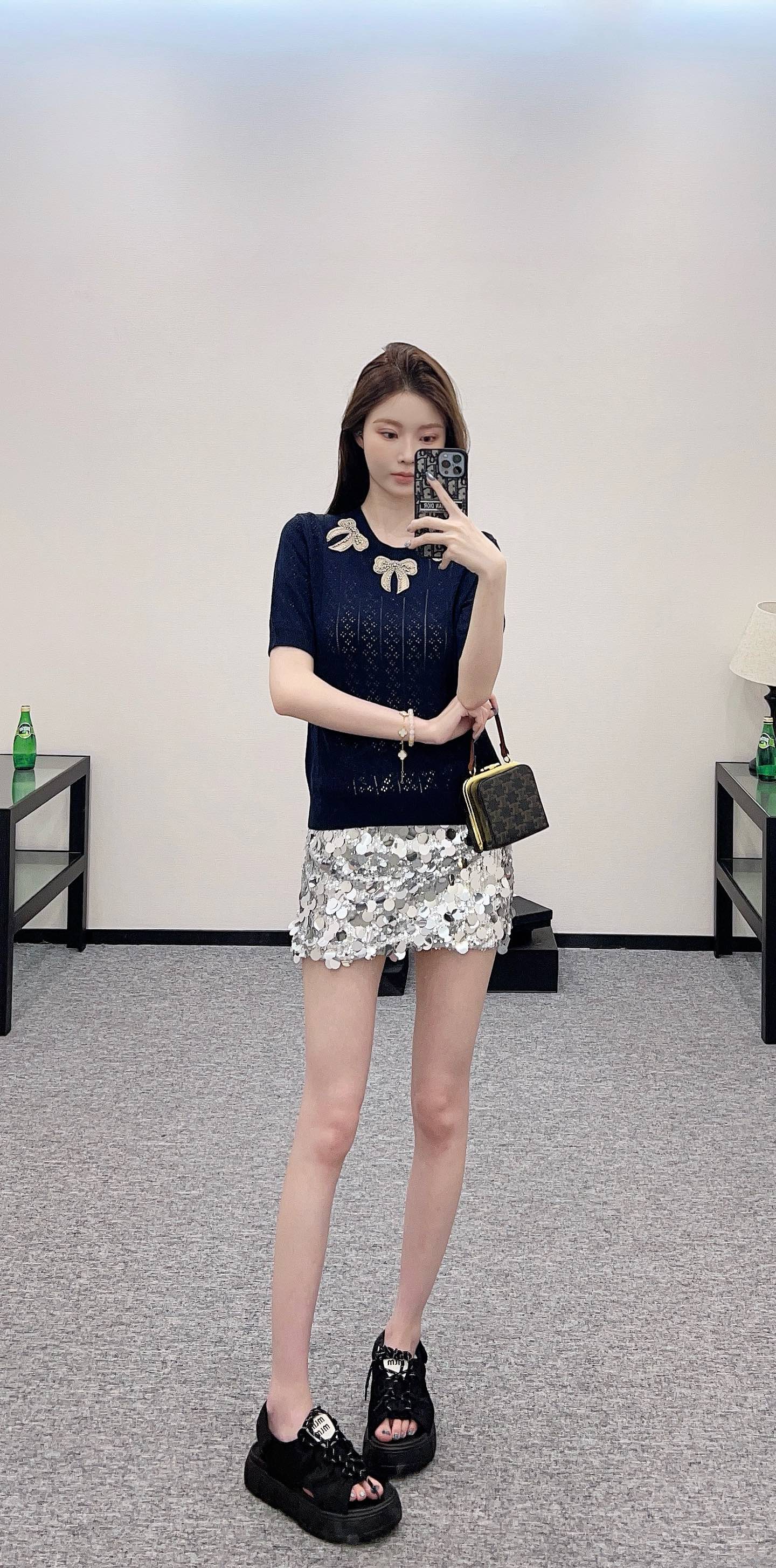 V*♥2025 new product Hollow knit top