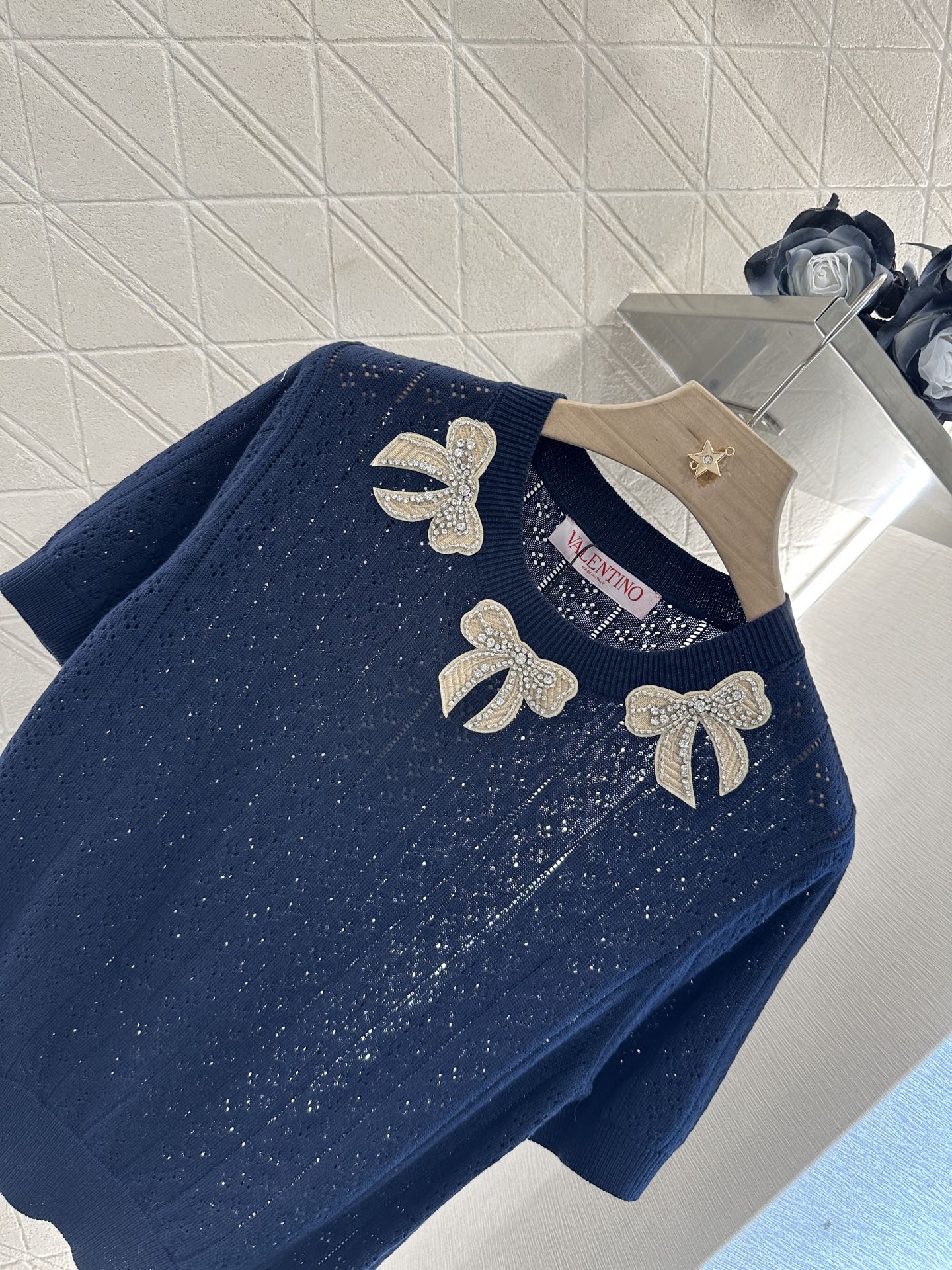 V*♥2025 new product Hollow knit top