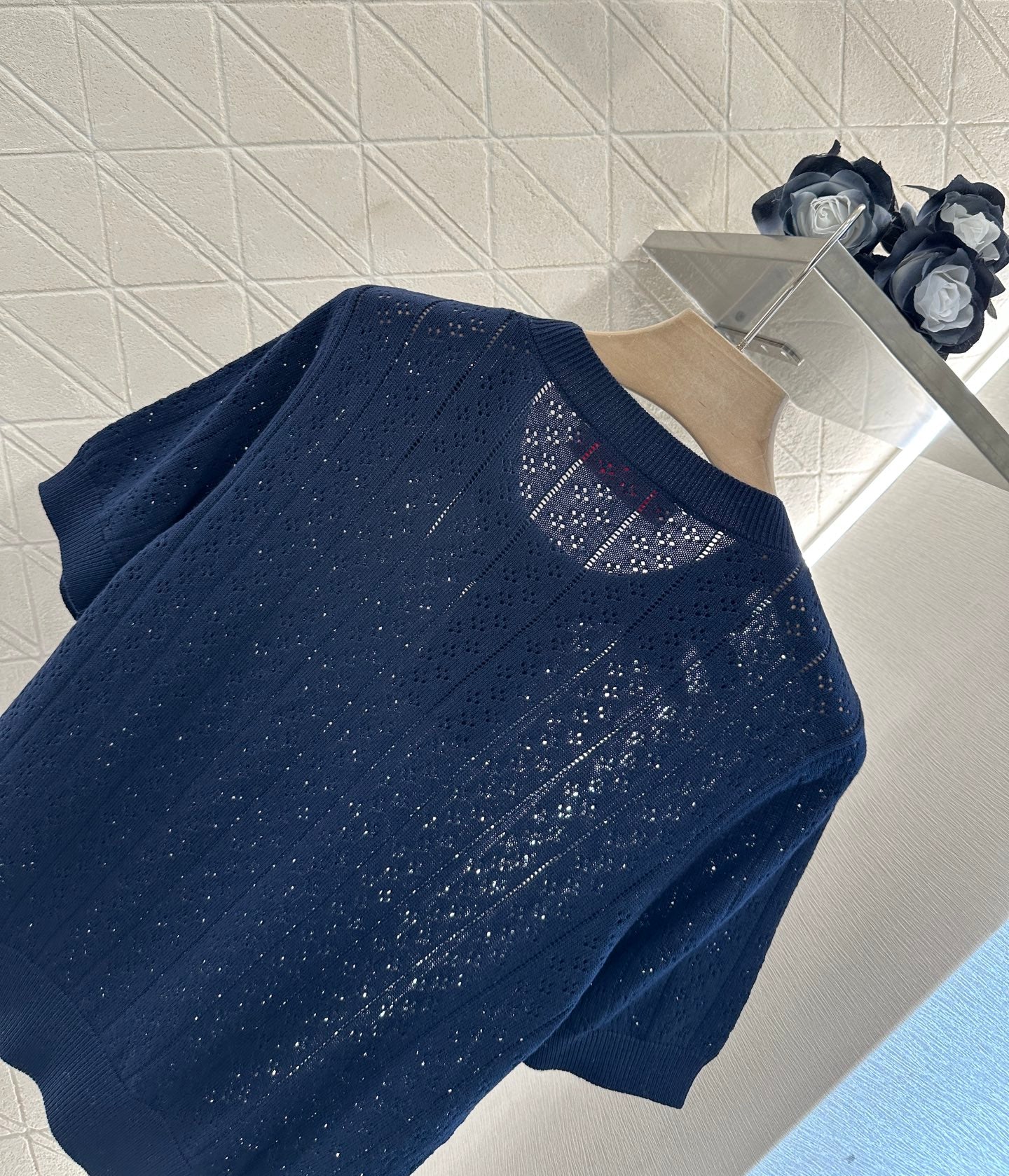 V*♥2025 new product Hollow knit top