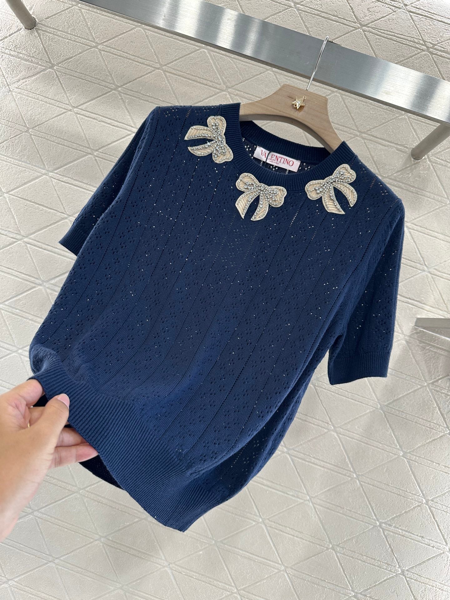V*♥2025 new product Hollow knit top