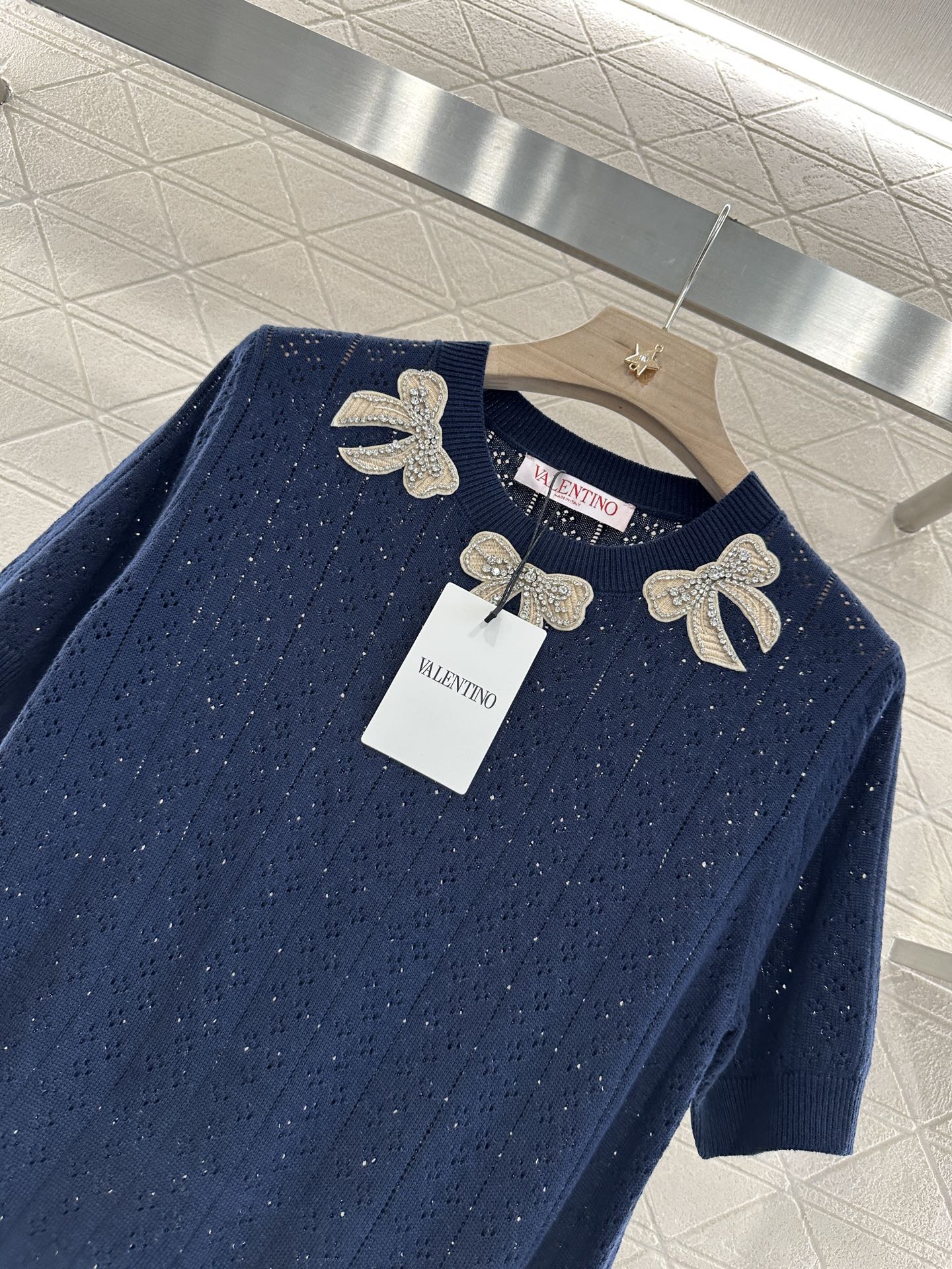 V*♥2025 new product Hollow knit top