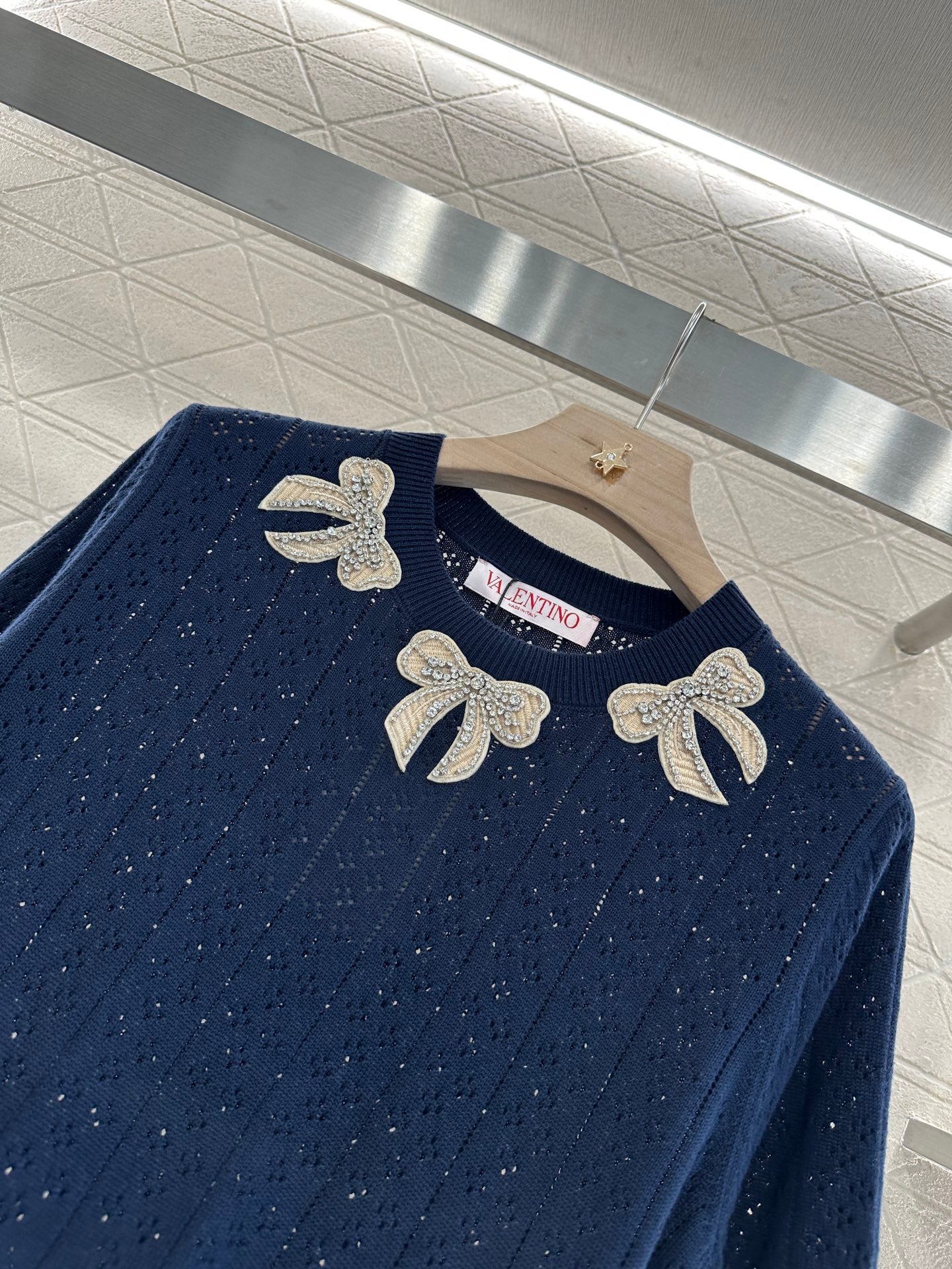 V*♥2025 new product Hollow knit top