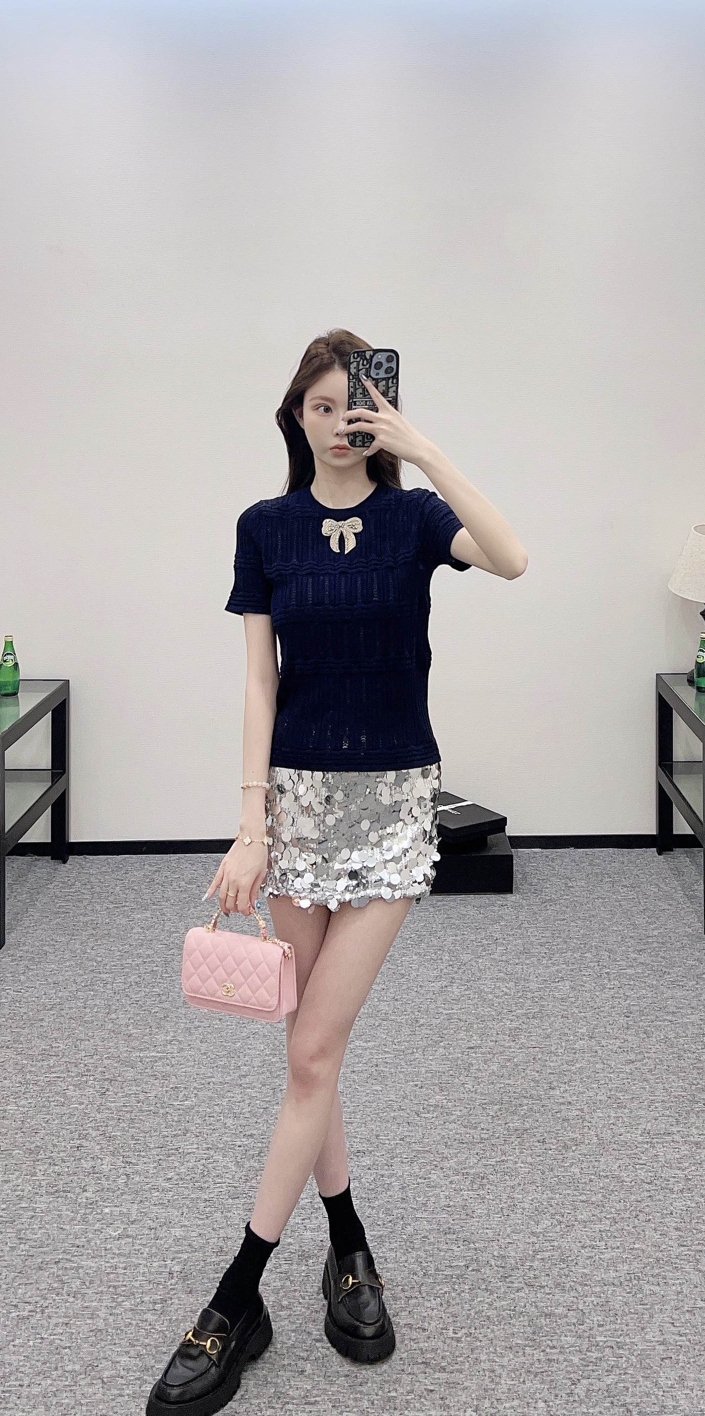 V*♥2025 new products Hollow knitted top