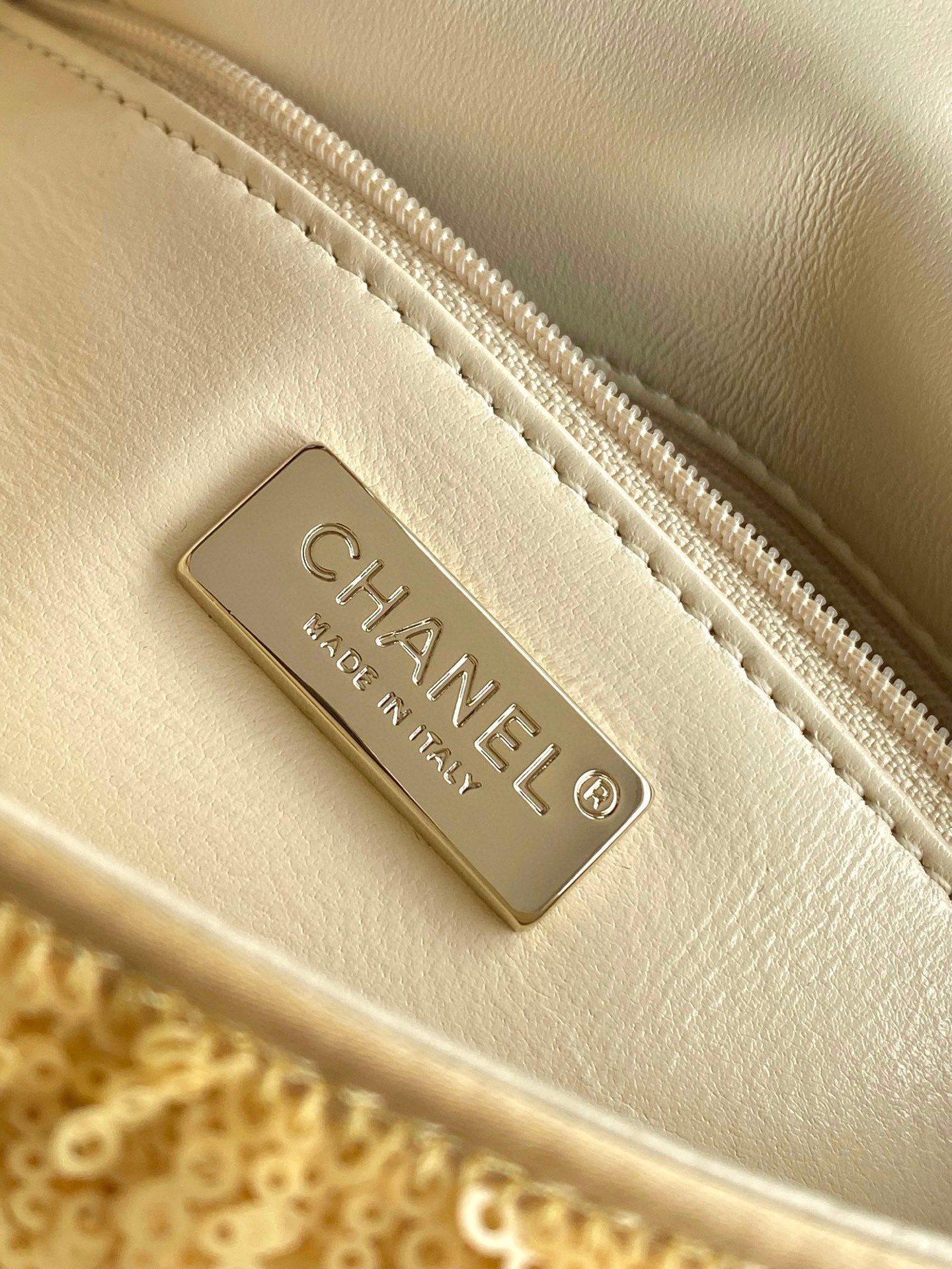 C* New Arrival Sequined CF Flap Bag