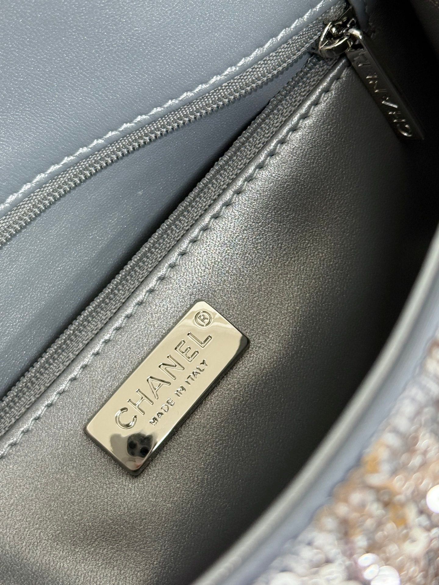 C* New Arrival Sequined CF Flap Bag