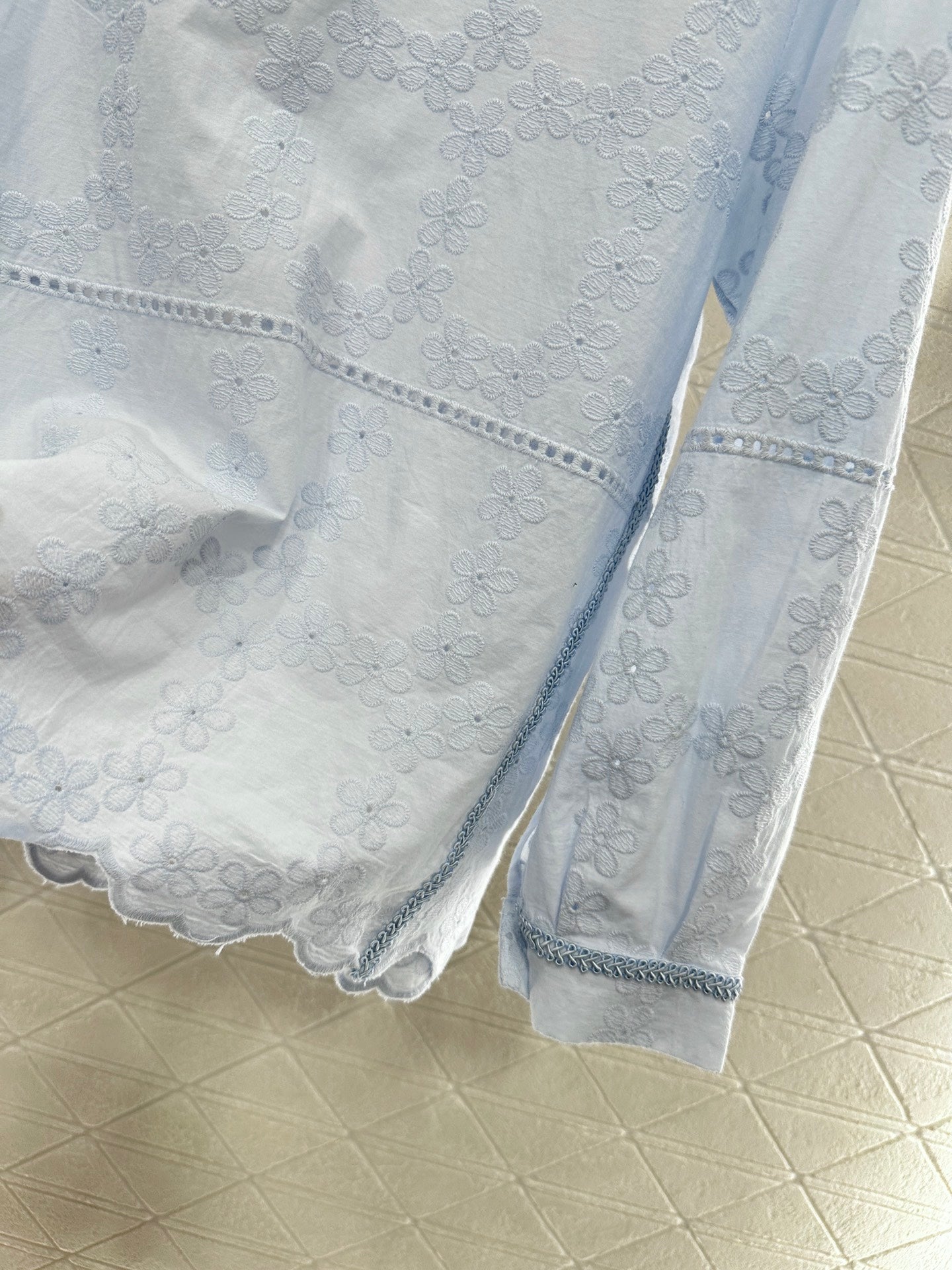 V*♥New Arrival Embroidered Outline Top and Shorts Set