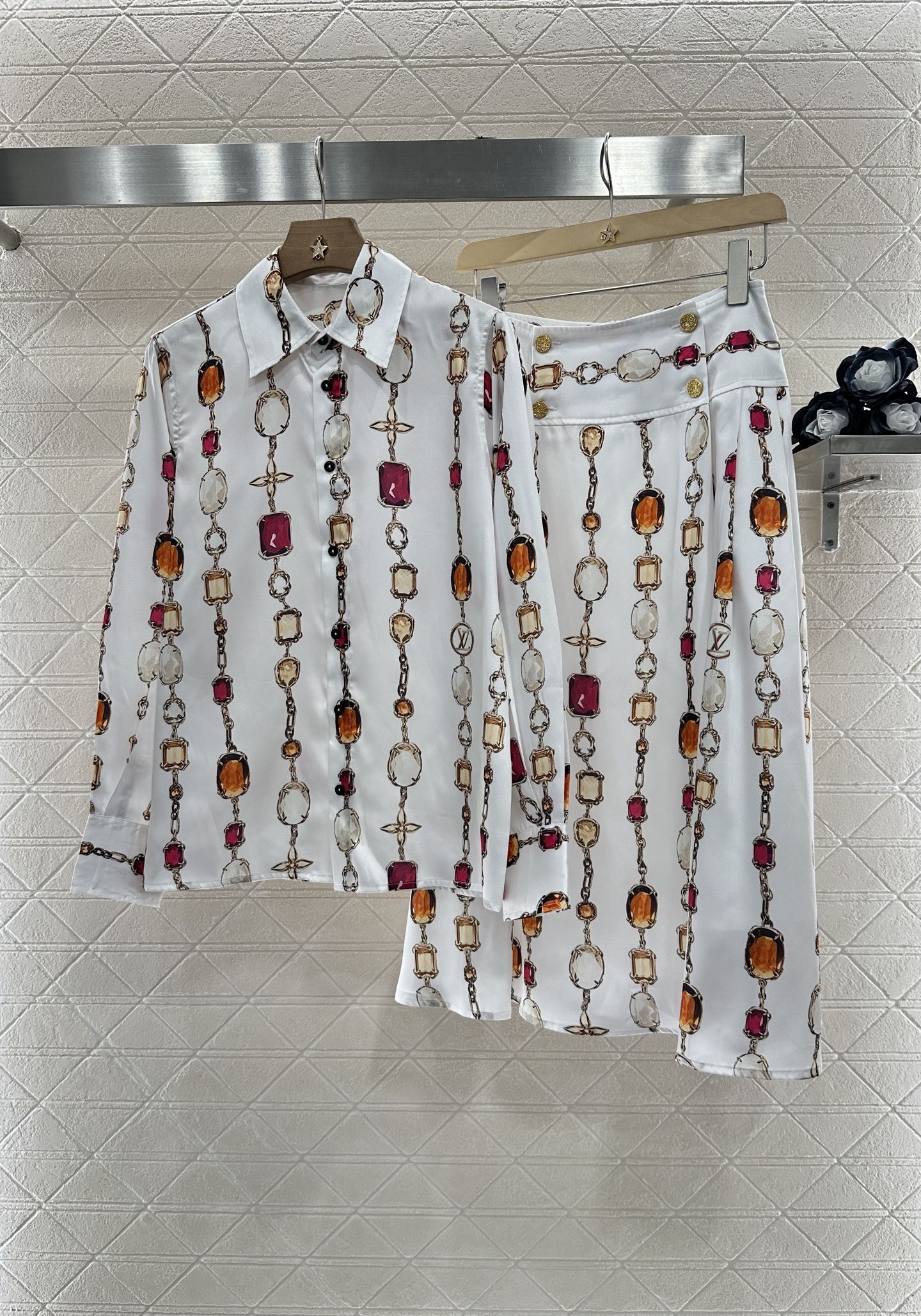 Louis*♥2025 new products Shirt and skirt suit