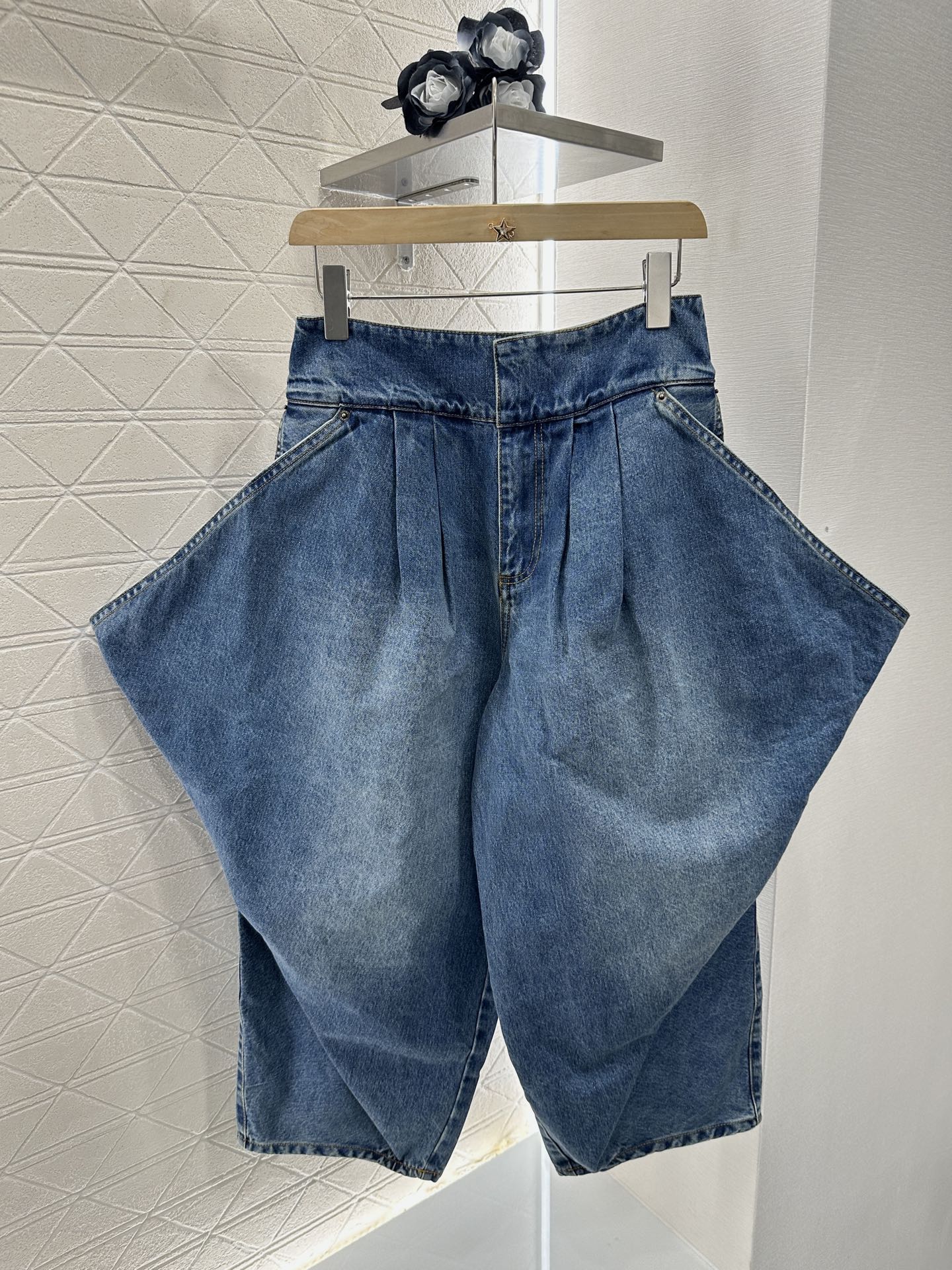 L*♥2025 new product Super cool denim cropped pants