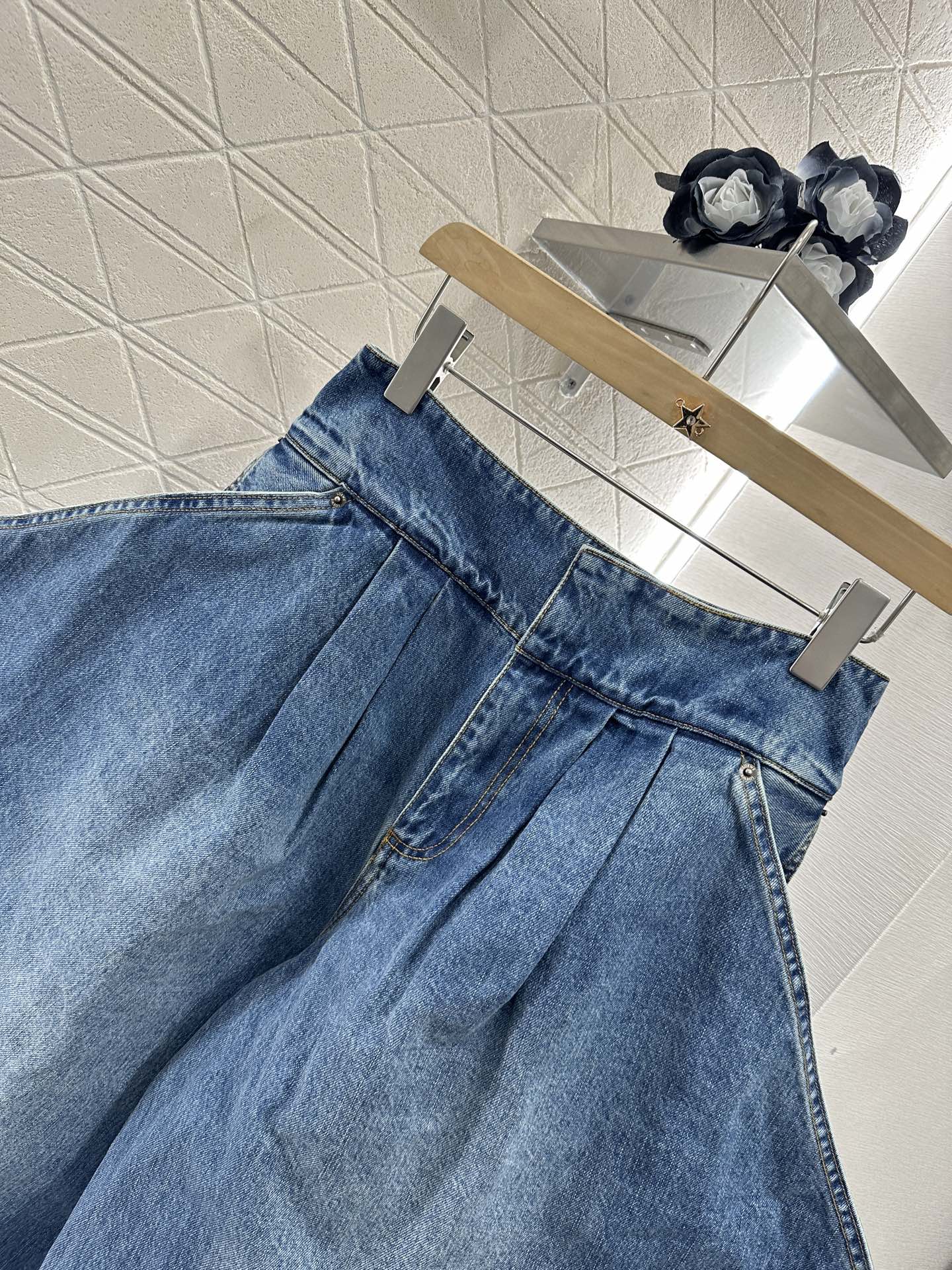 L*♥2025 new product Super cool denim cropped pants