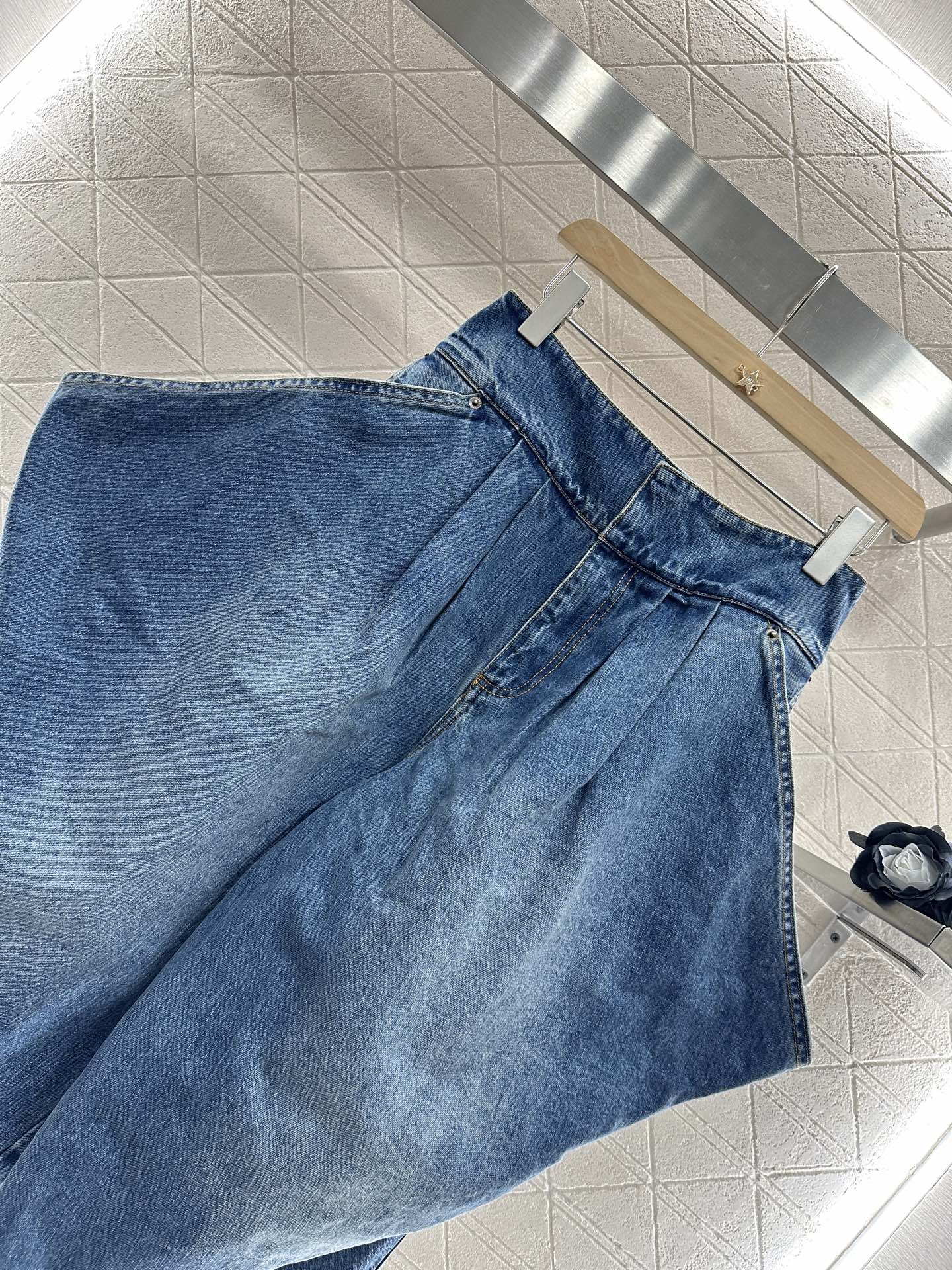 L*♥2025 new product Super cool denim cropped pants