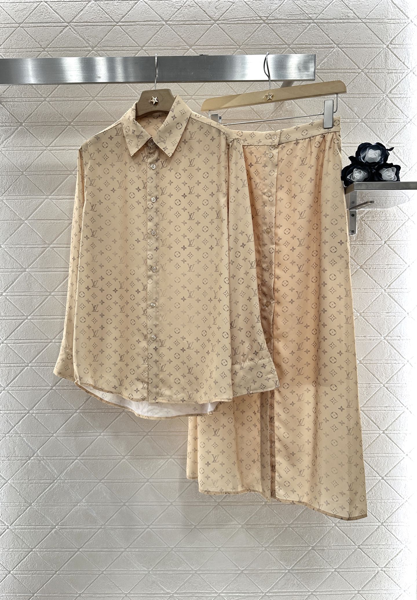 Louis*♥2025 new products Shirt and skirt suit