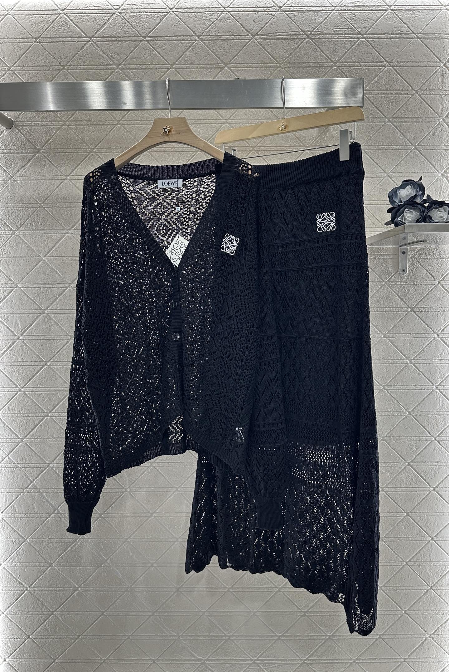 L*♥2025 new product Hollow cardigan and skirt set